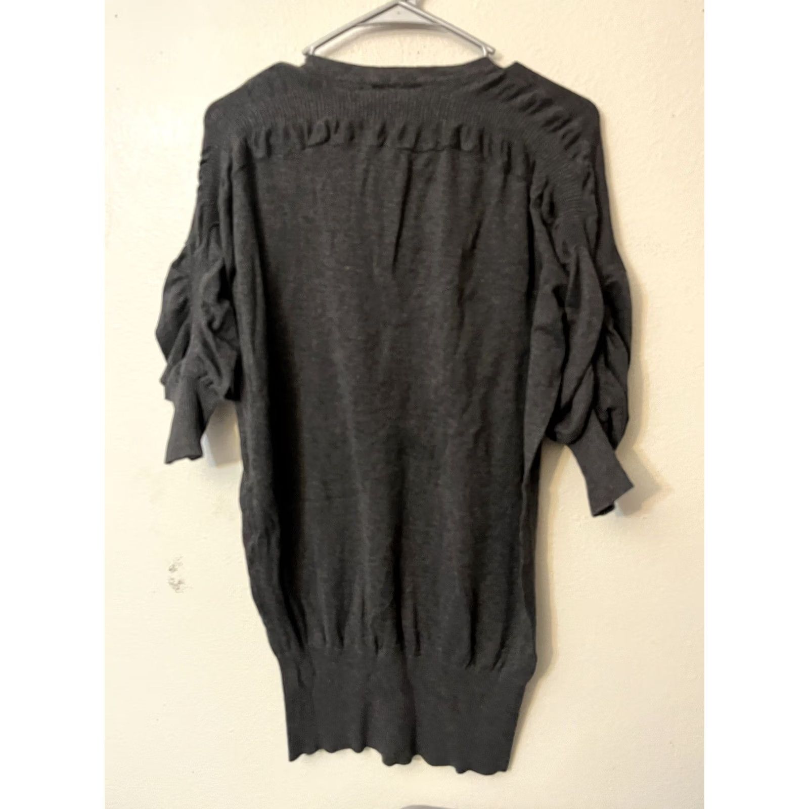 Bcbgmaxazria BCBGMAXAZRIA Shirt Womens Small Grey Short Sleeve Crew Neck Pullover Sweater Lightweight Ruched Sleeve Classic Knit Size S / US 4 / IT 40 - 3 Thumbnail