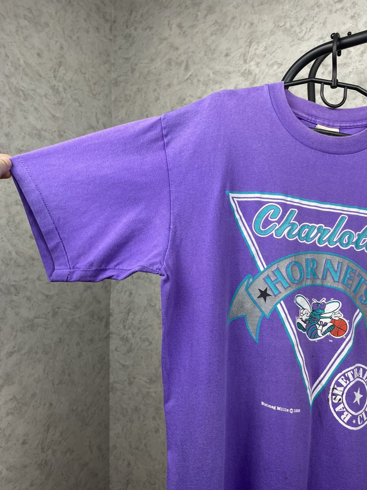 NBA × Nutmeg Vintage 1988 Charlotte Hornets Nutmeg Mills T-Shirt Size US XL / EU 56 / 4 - 4 Thumbnail