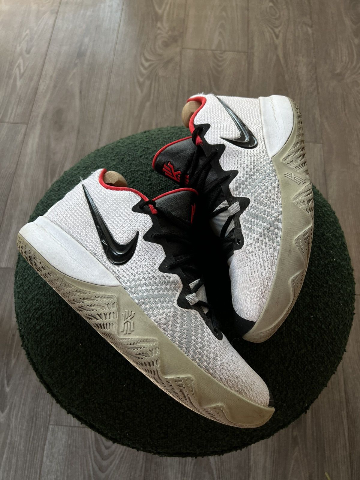 Nike Nike Kyrie Flytrap White/ Black/ Red Pro Basketball Sneakers Size US 10 / EU 43 - 11 Thumbnail