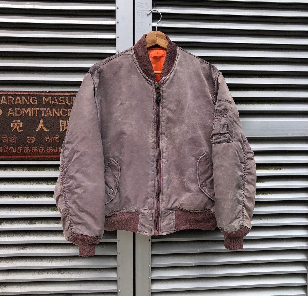 Vintage Vintage Sun Faded Ma-1 Bomber Jacket By Unique Size US M / EU 48-50 / 2 - 2 Thumbnail
