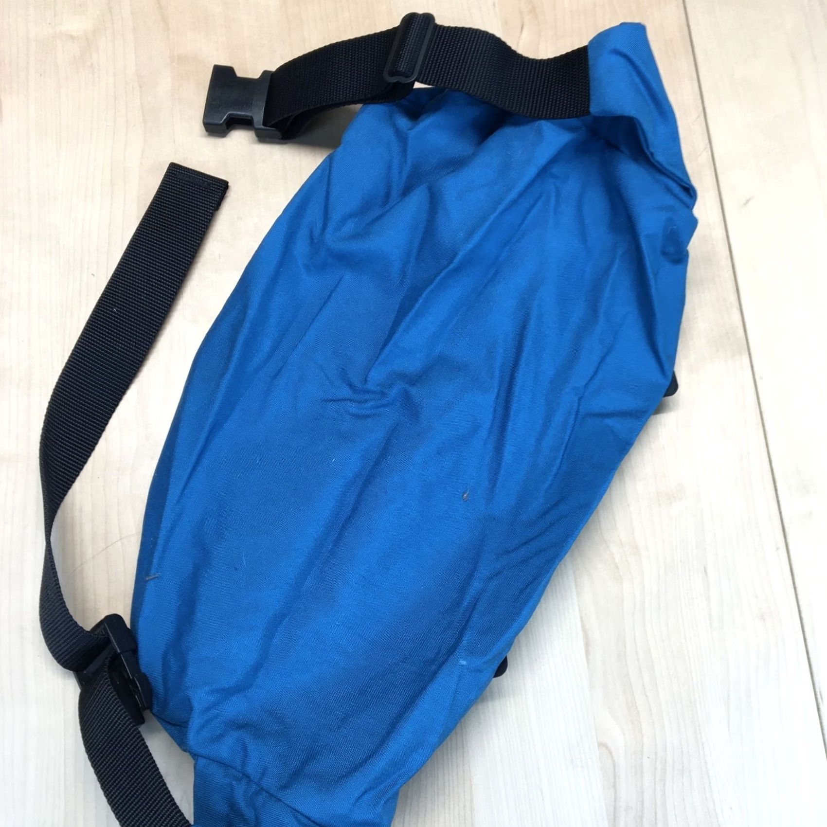 Vintage Vintage Caribou Neon Sling Bag Waist Crossbody Blue Nylon 90s Gorpcore 15" Bag Pockets Nylon Unisex Adults 90s Mens Womens Size ONE SIZE - 4 Thumbnail