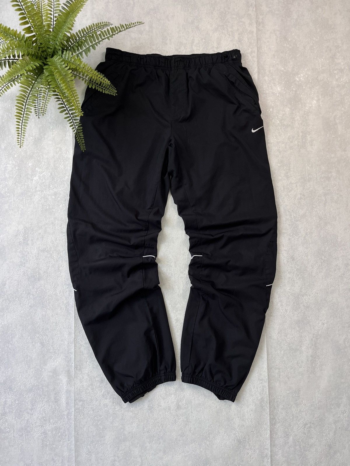 Nike 90’s NIKE SWOOSH LOGO BAGGY Y2K TRACK PANTS GORPCORE Size US 32 / EU 48 - 1 Thumbnail