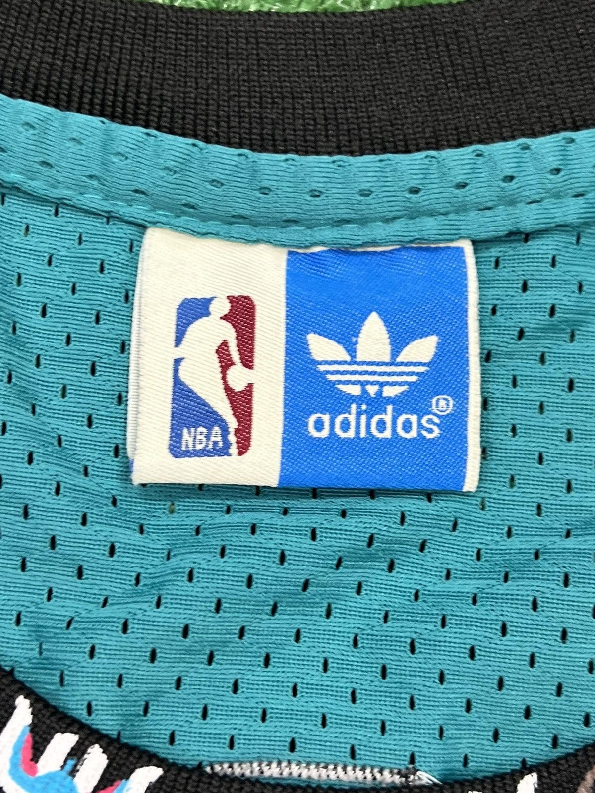 Adidas Vintage Vancouver Grizzlies Mike Bibby Jersey Size US S / EU 44-46 / 1 - 3 Thumbnail