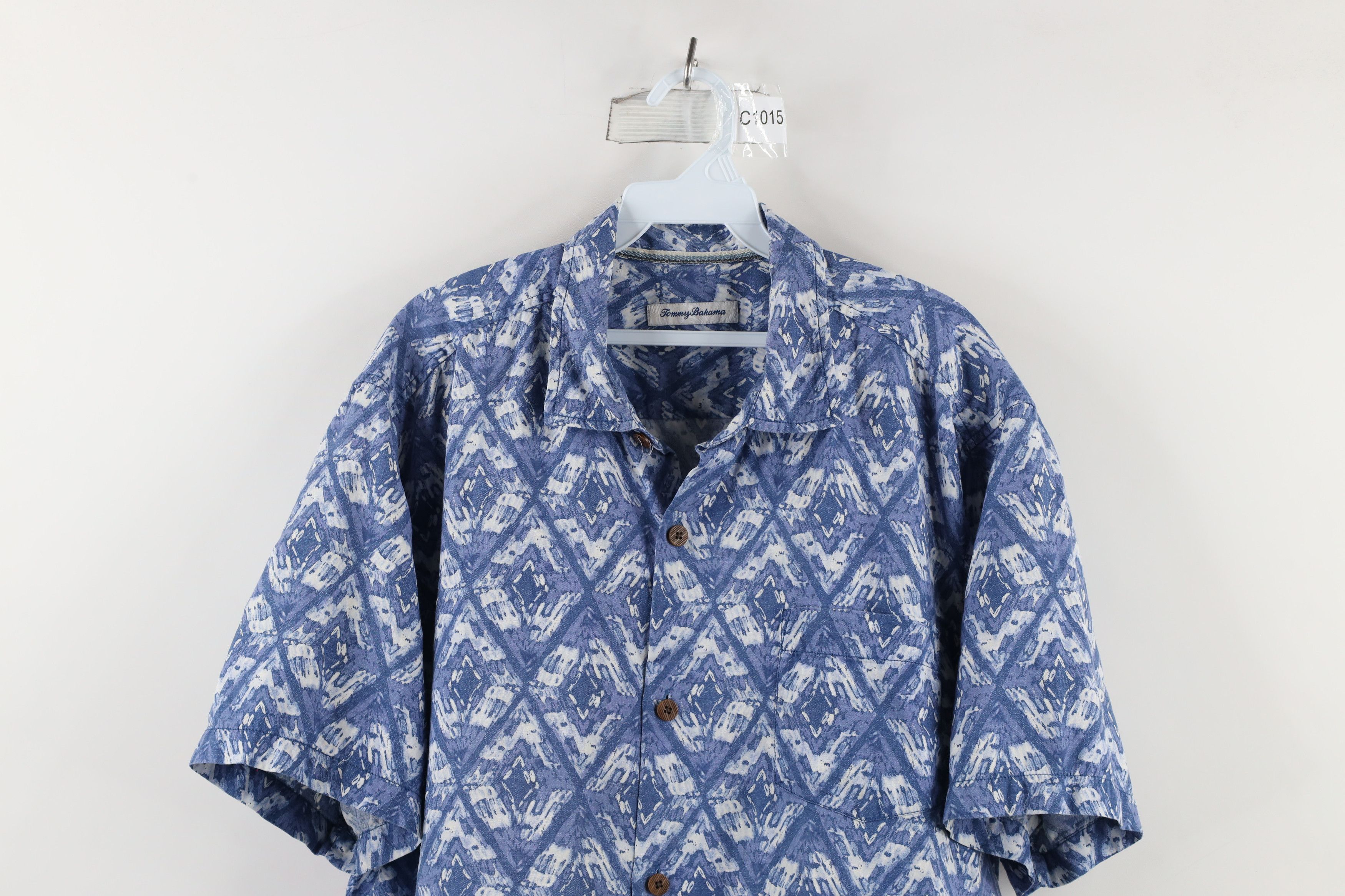 Tommy Bahama × Vintage Vintage Tommy Bahama Diamond Short Sleeve Button Shirt Size US XL / EU 56 / 4 - 2 Thumbnail