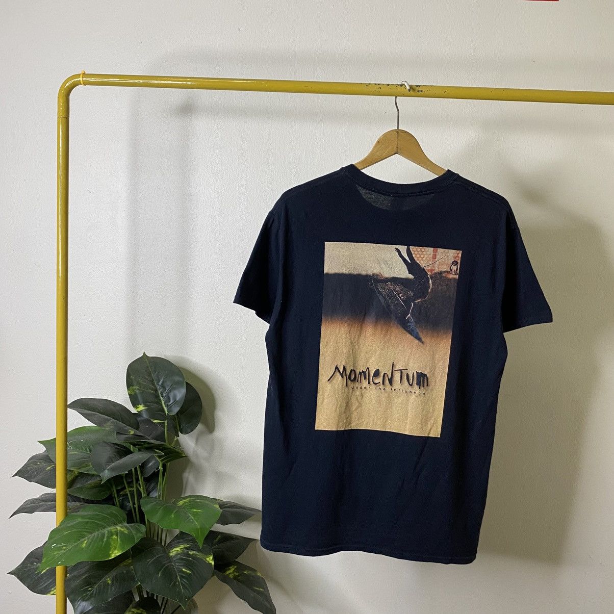 Vintage 2001 Momentum Under the Influence Surf Movie Promo T Shirt Size US M / EU 48-50 / 2 - 1 Thumbnail