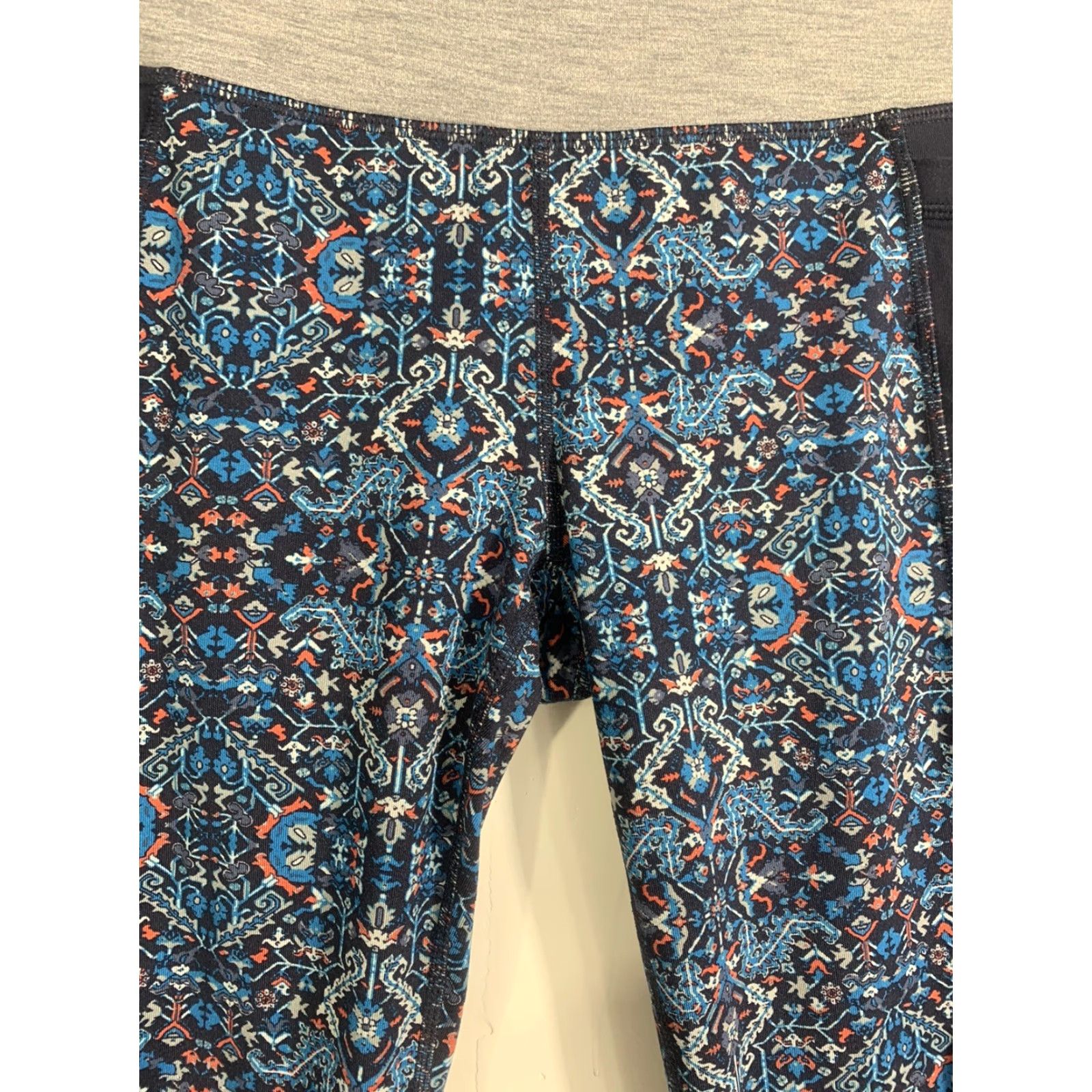 Athleta Athleta Leggings Womens M Black With Silver Stripes Pockets Picnic #472 Size 32" / US 10 / IT 46 - 2 Thumbnail