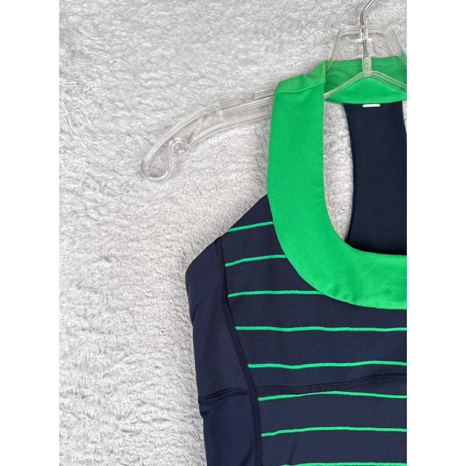 Lululemon Lululemon Shirt Women 8 Tank Sleeveless Built-In Bra Yoga Athletic Yoga Shirt Blue Green Scoop Neck Tank Woman 8 Womens Size M / US 6-8 / IT 42-44 - 3 Thumbnail