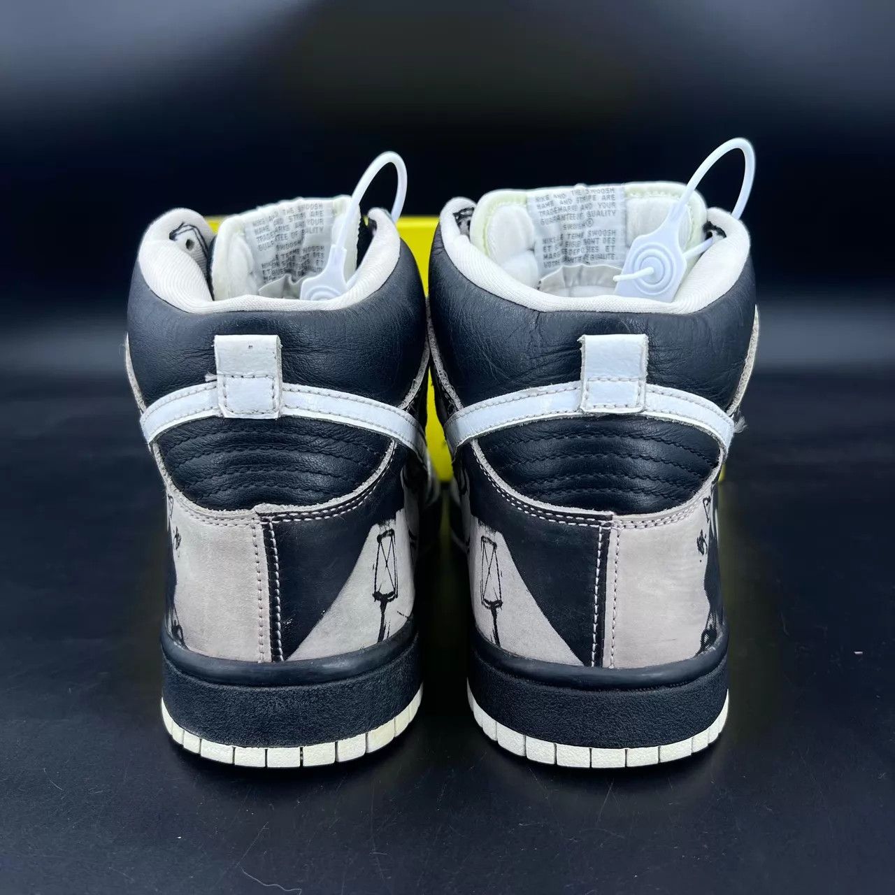 Nike Dunk SB Unkle Futura CH2427 Size 44 Worn a Few Times Size US 11 / EU 44 - 7 Thumbnail