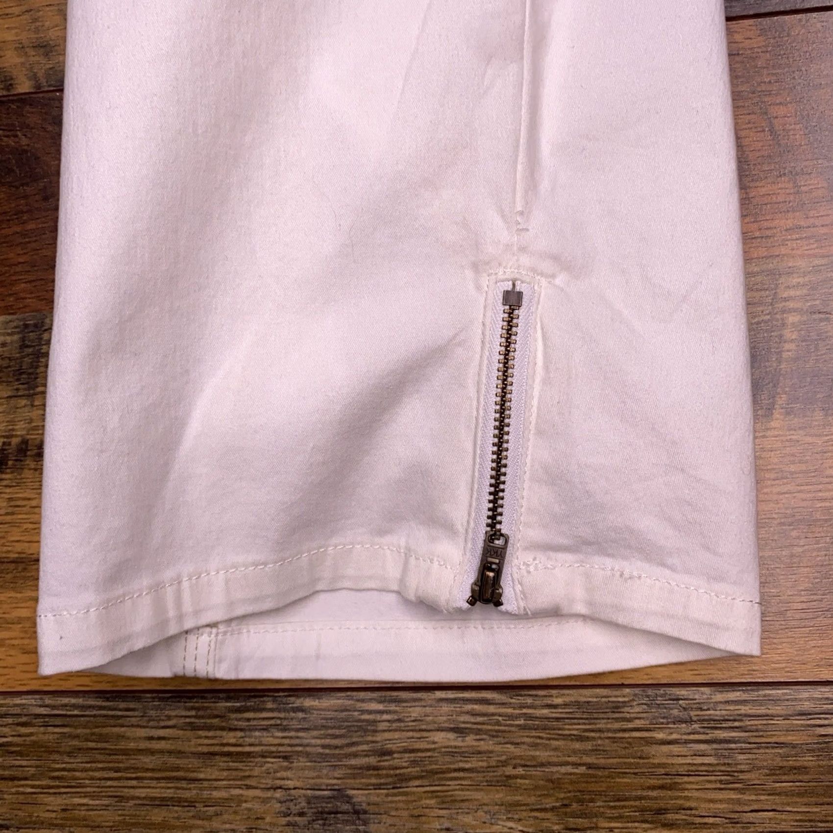 Vintage VINTAGE? No — Sonoma Capri Pants 12 Petite White Modern Fit Stretch Zipper New Size 34" / US 12 / IT 48 - 7 Thumbnail