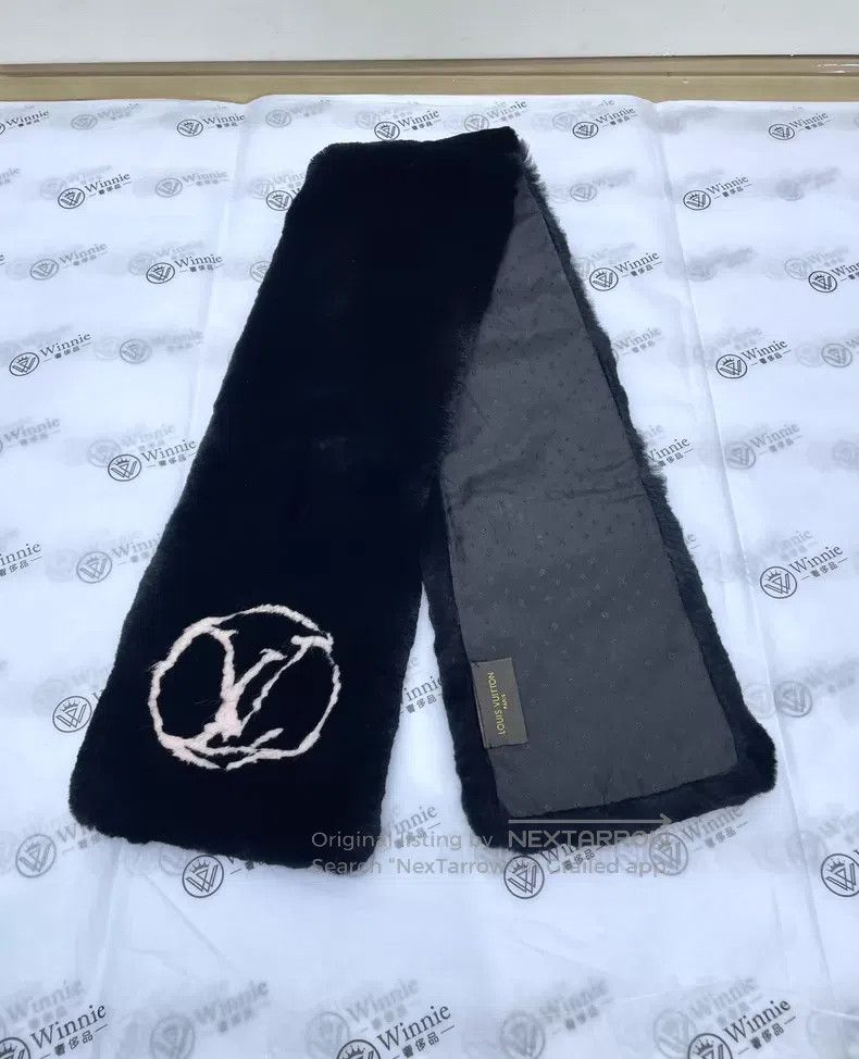 Louis Vuitton Louis Vuitton Black and pink jacquard logo fur scarf Size ONE SIZE - 4 Thumbnail