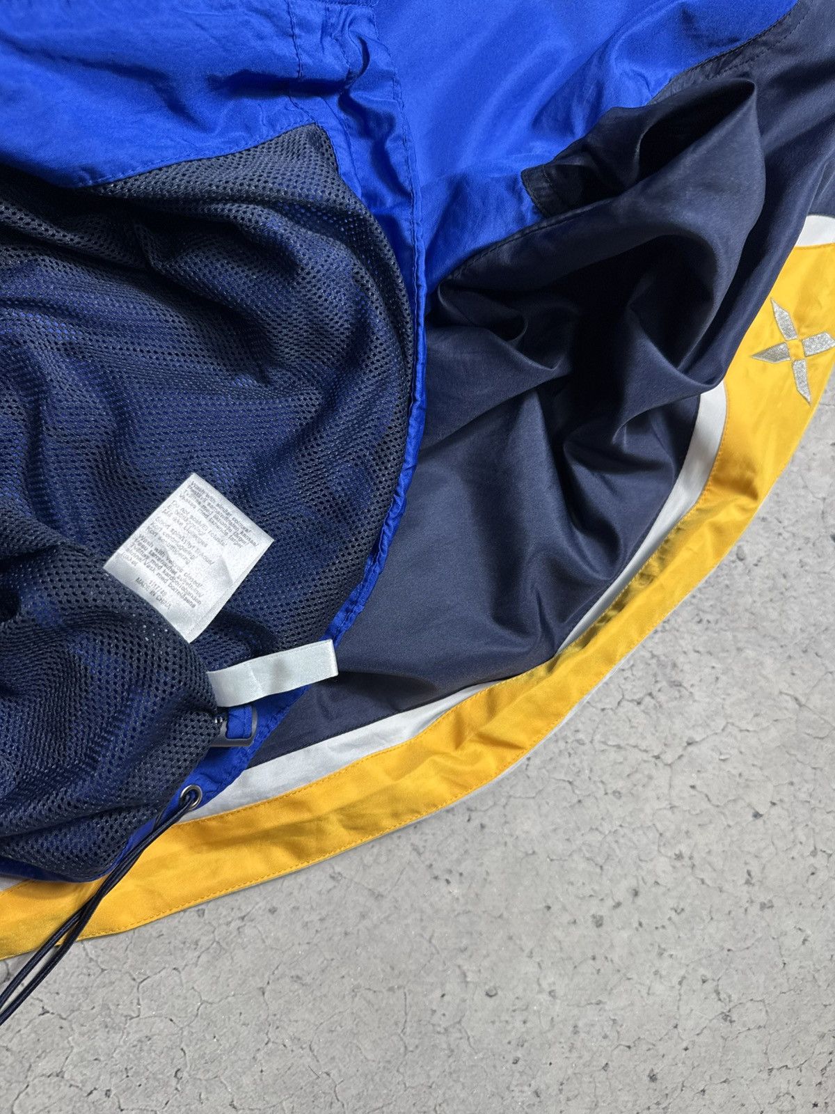 Umbro Umbro Sweden Team Vintage Nylon Jacket Football Soccer Size US M / EU 48-50 / 2 - 11 Thumbnail