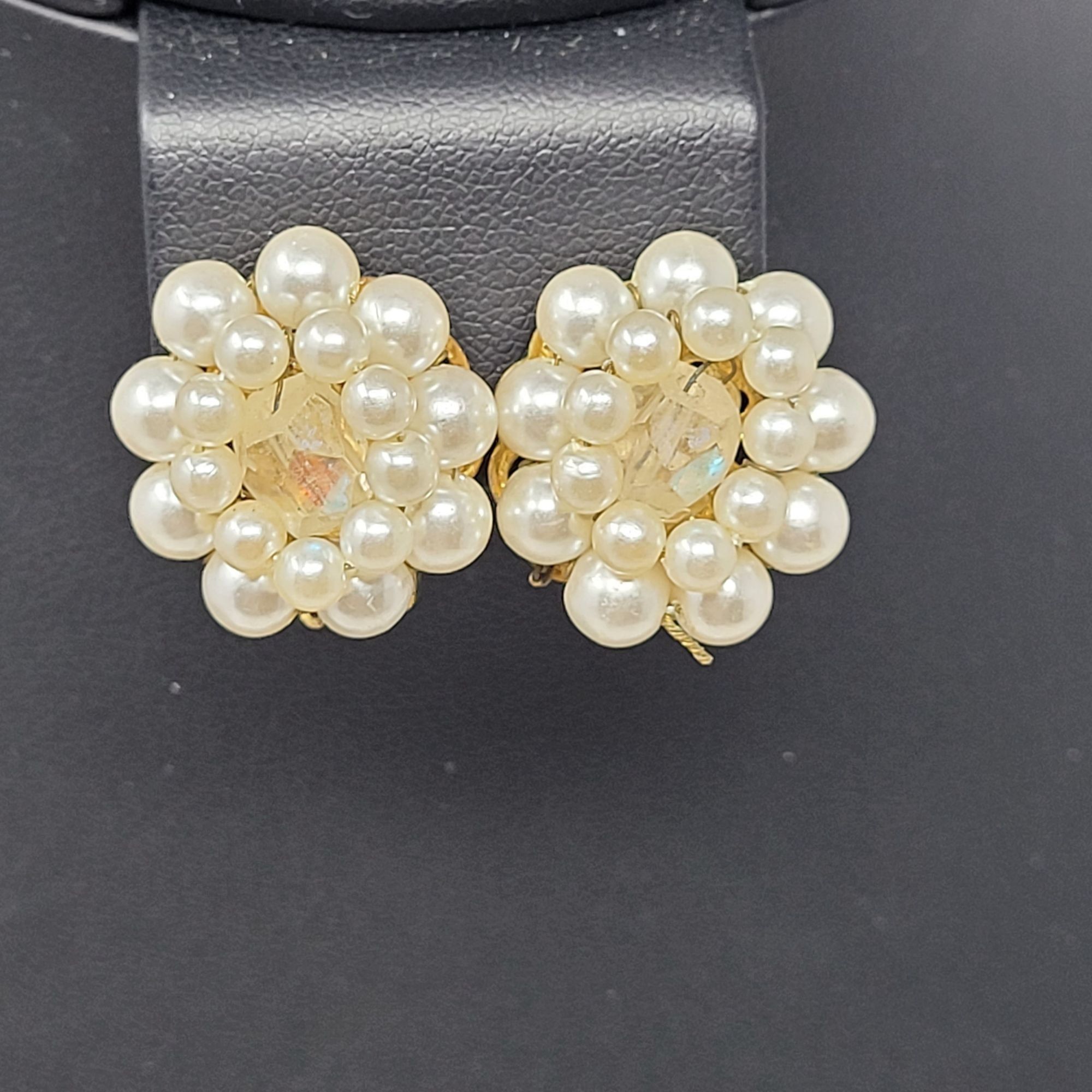 Vintage Vtg 50s Signed Japan Gold Tone Faux Pearl Clip-On Earrings Size ONE SIZE - 1 Thumbnail