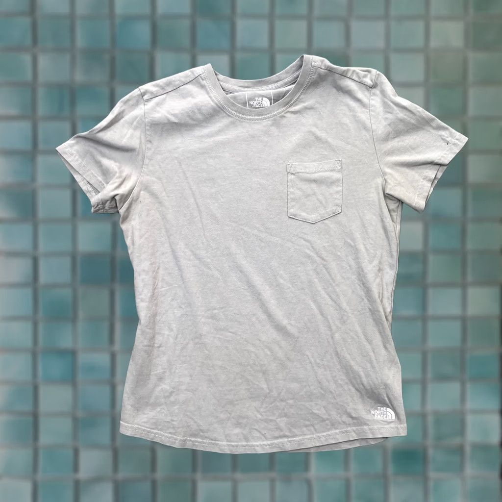 The North Face The North Face Shirt Womens Small Gray Cropped Cotton Embroidered Logo Outdoor Size S / US 4 / IT 40 - 1 Thumbnail