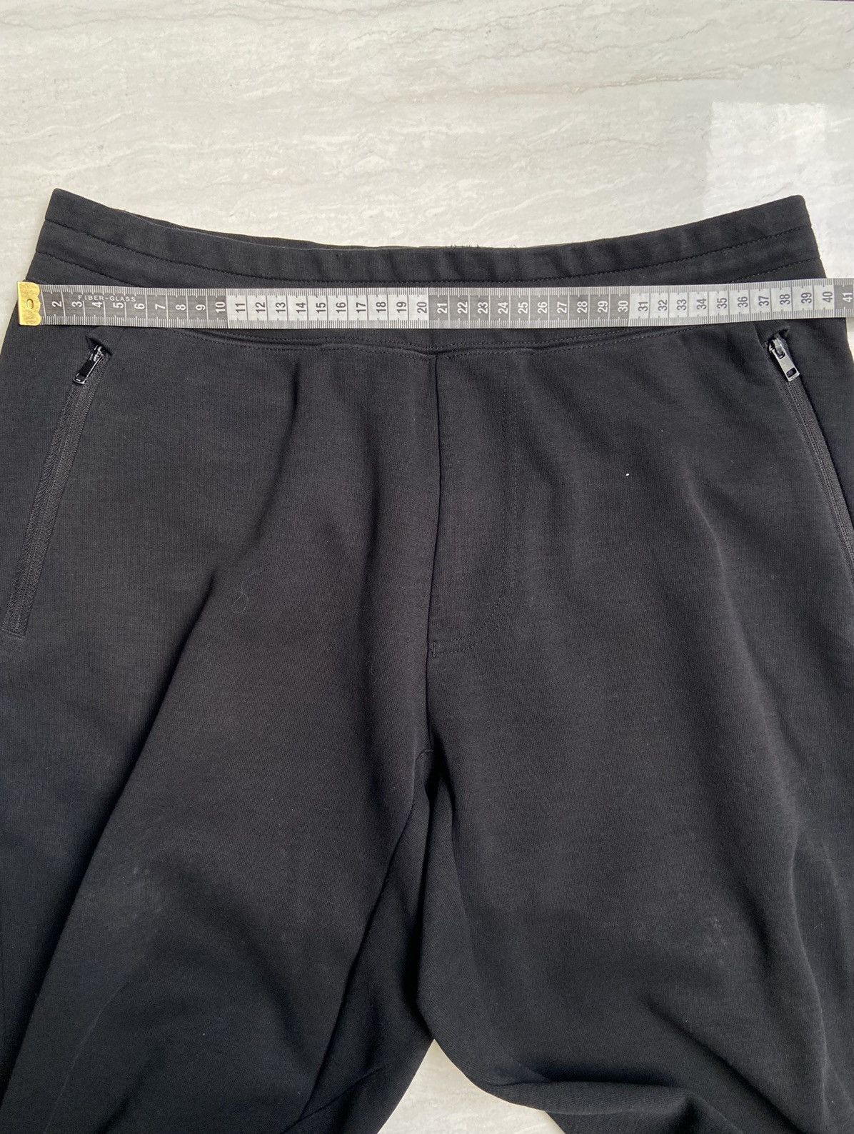 Uniqlo UNIQLO Black Joggers Pants Size US 30 / EU 46 - 13 Thumbnail