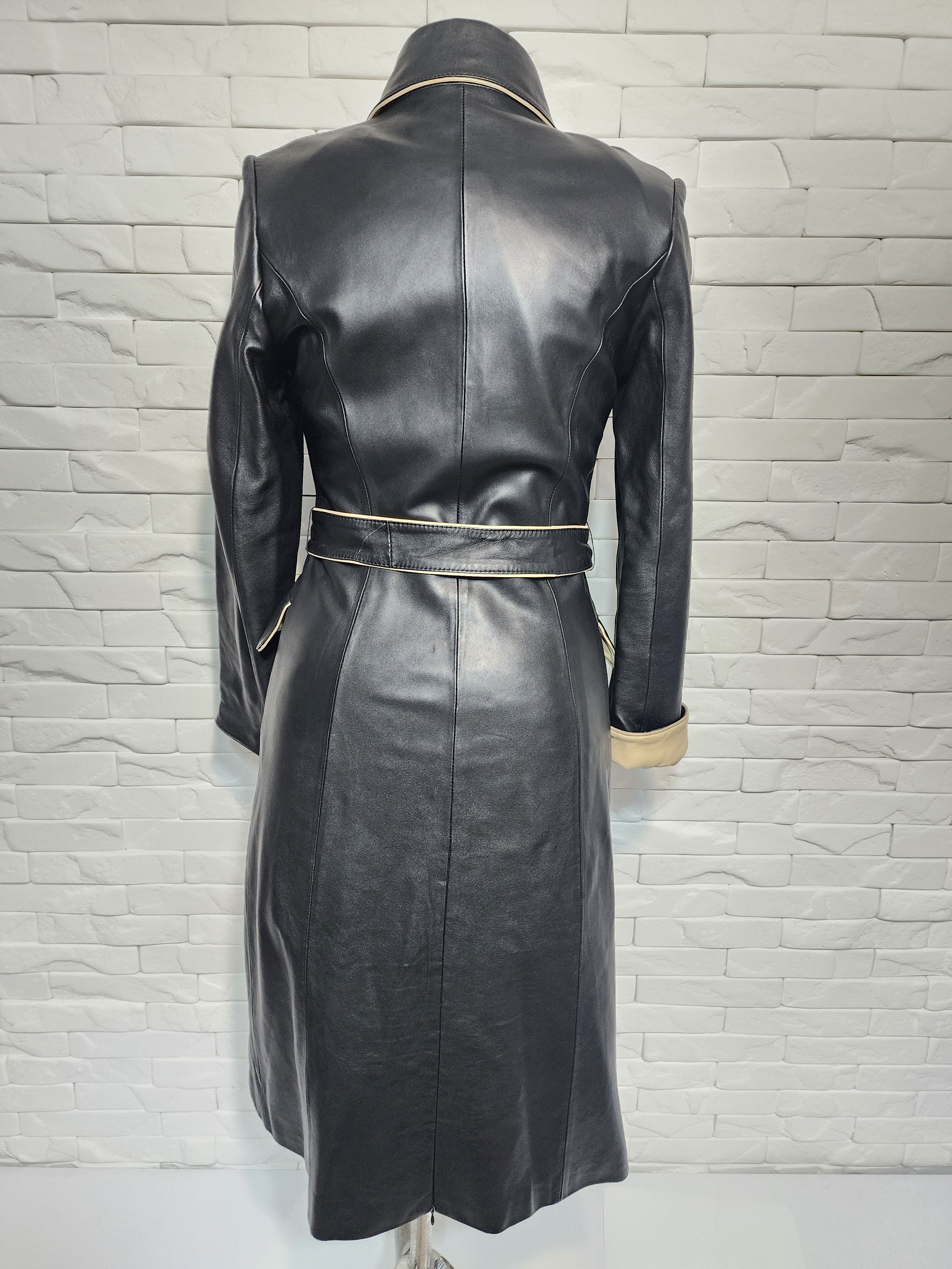 Designer Women black leather raincoat. Size S / US 4 / IT 40 - 4 Thumbnail