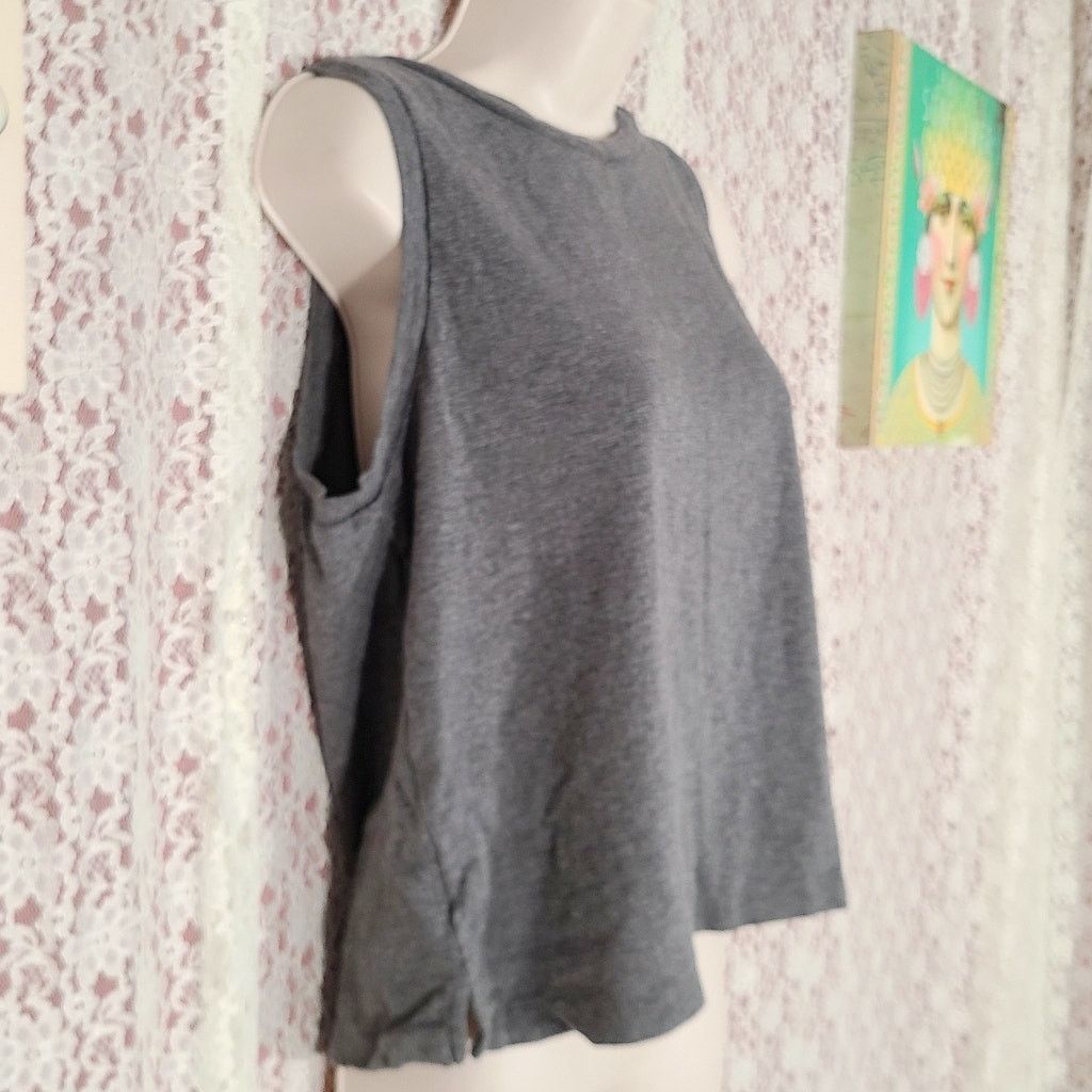 Banana Republic Banana republic gray knit sleeveless top size medium petite Size M / US 6-8 / IT 42-44 - 2 Thumbnail