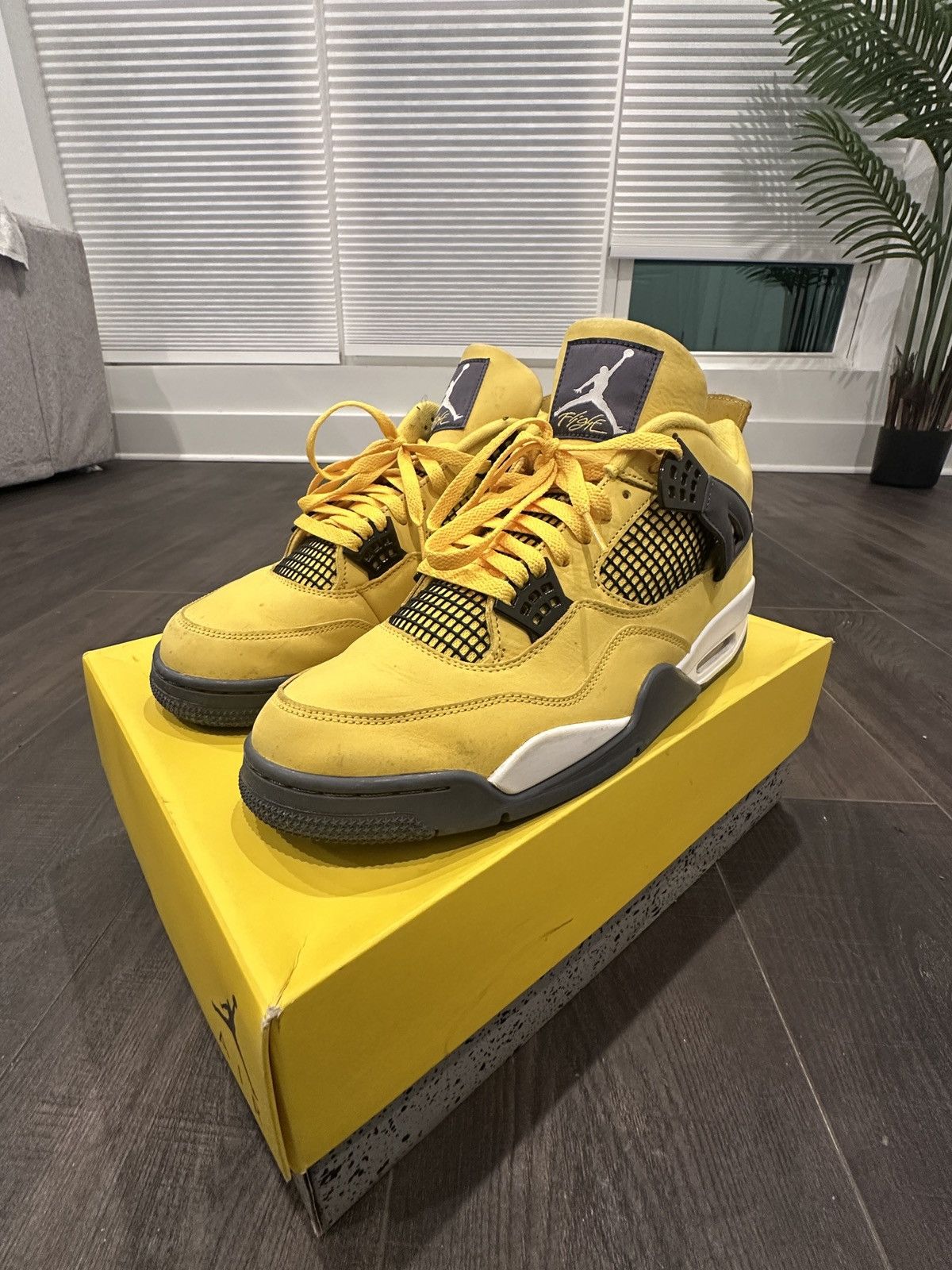 Jordan Brand AIR JORDAN 4 LIGHTING Size US 13 / EU 46 - 2 Thumbnail