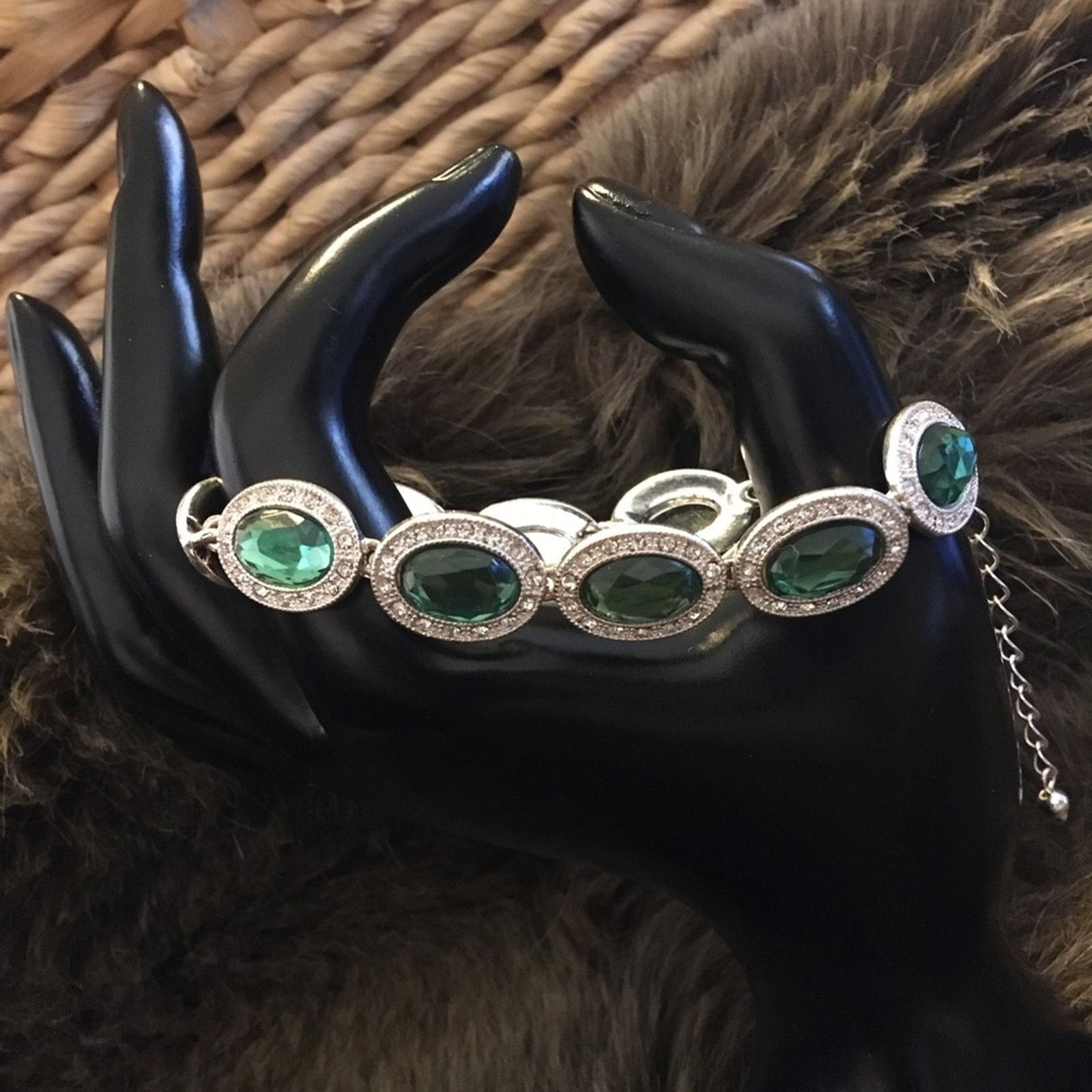 Jewelry Faceted oval green glass silver tone bracelet Size ONE SIZE - 1 Thumbnail