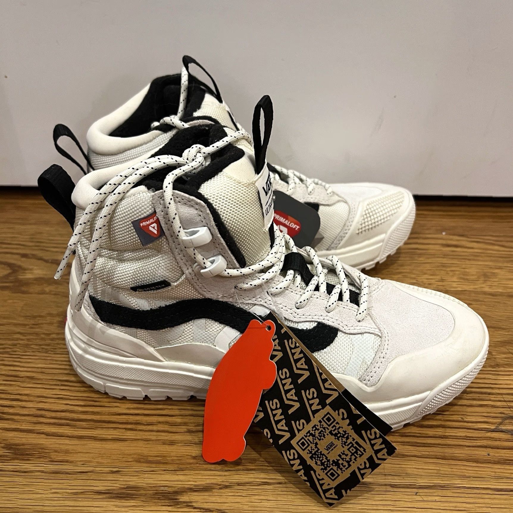 Vans VANS UltraRange EXO HI Gore-Tex MTE-2 Marshmallow Women US 7.5 Sneakers Outdoor Colorful Logo Size US 7.5 / IT 37.5 - 2 Thumbnail