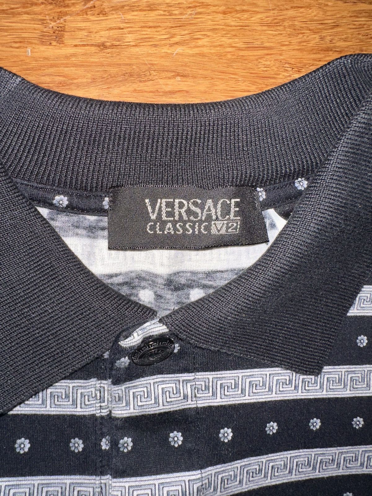 Versace Vintage versace v2 polo Size US L / EU 52-54 / 3 - 3 Thumbnail