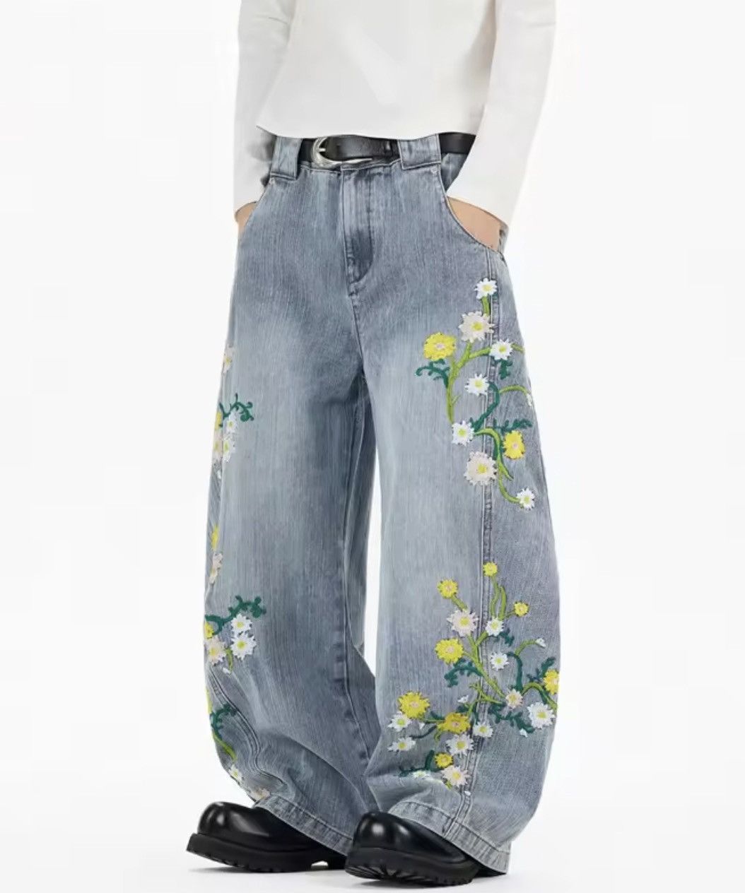 Jean Washed gradient men's floral embroidered curved blade jeans Size US 27 - 2 Thumbnail