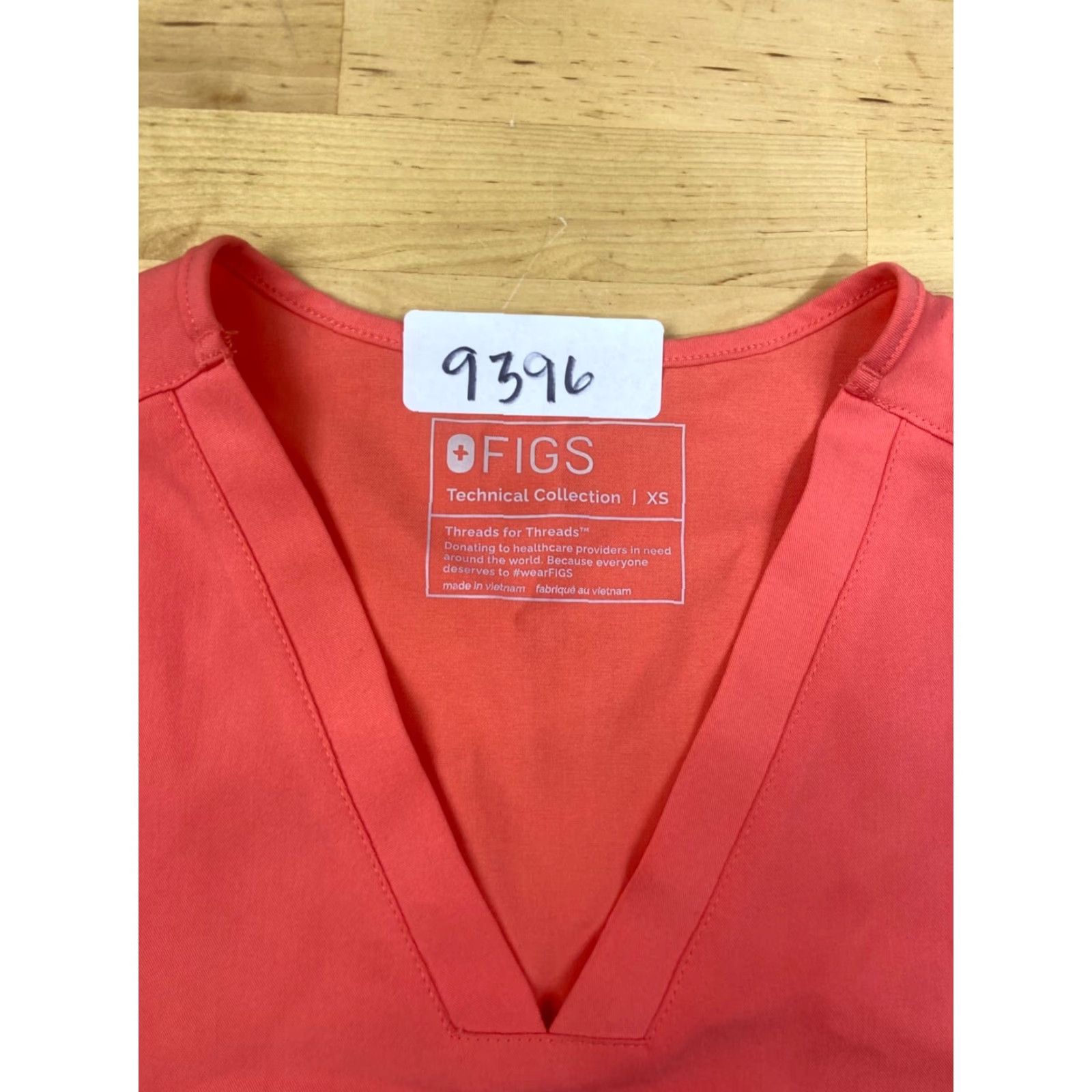 Vintage FIGS Casma 3 Pocket Scrub Top Womens XS Orange Work Medical Hospital Size XS / US 0-2 / IT 36-38 - 2 Thumbnail
