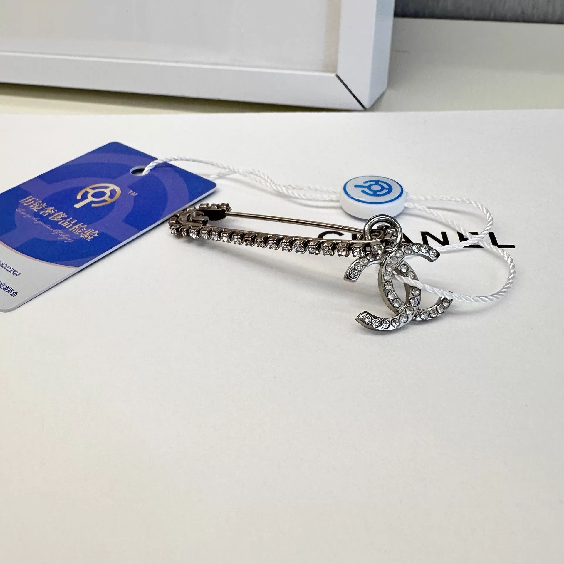 Chanel CHANEL Paperclip Double C Crystal Pin Size ONE SIZE - 2 Thumbnail