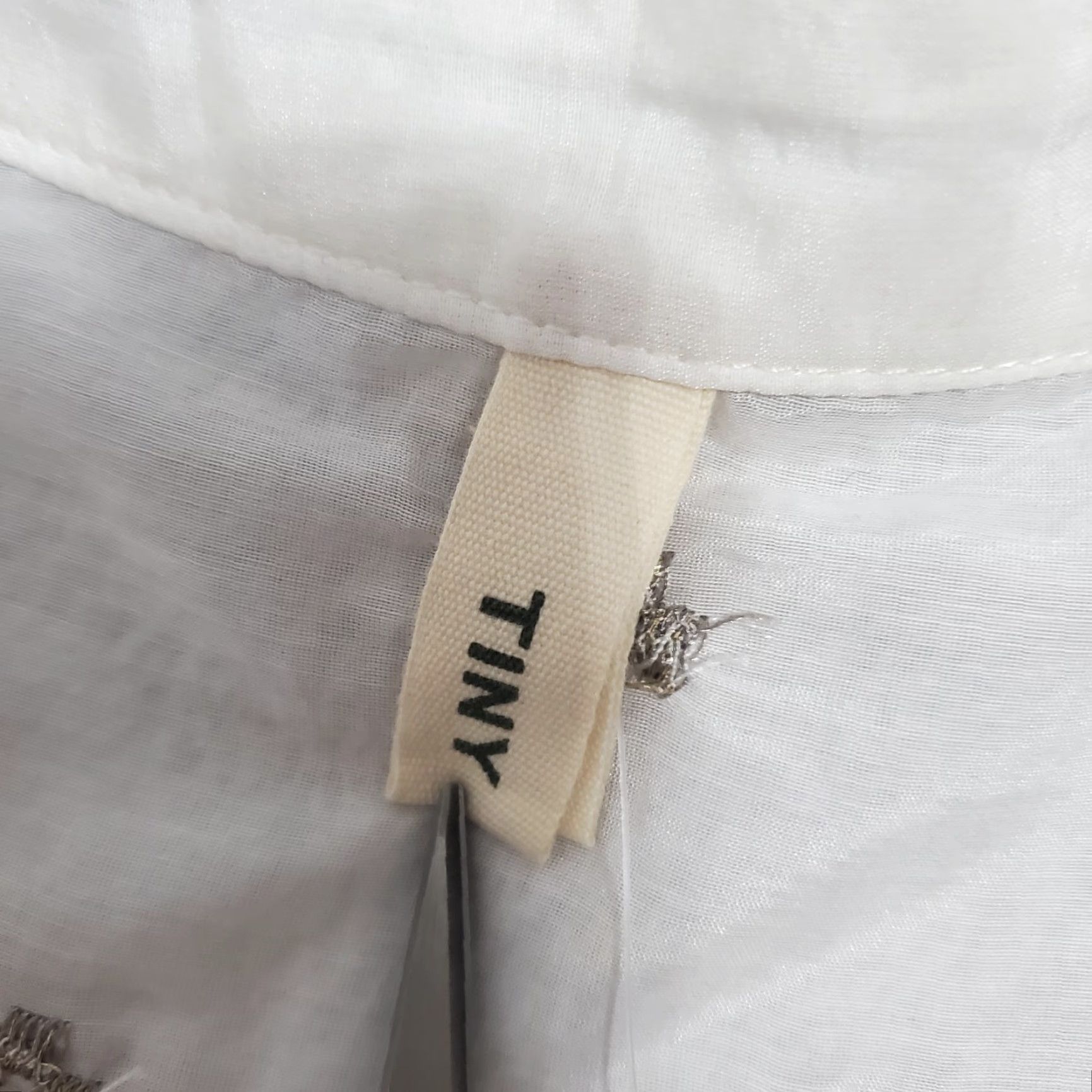 Vintage VINTAGE Anthropologie Tiny Top Women S Ivory Metallic Embroidered V Neck Button Front Size S / US 4 / IT 40 - 3 Thumbnail