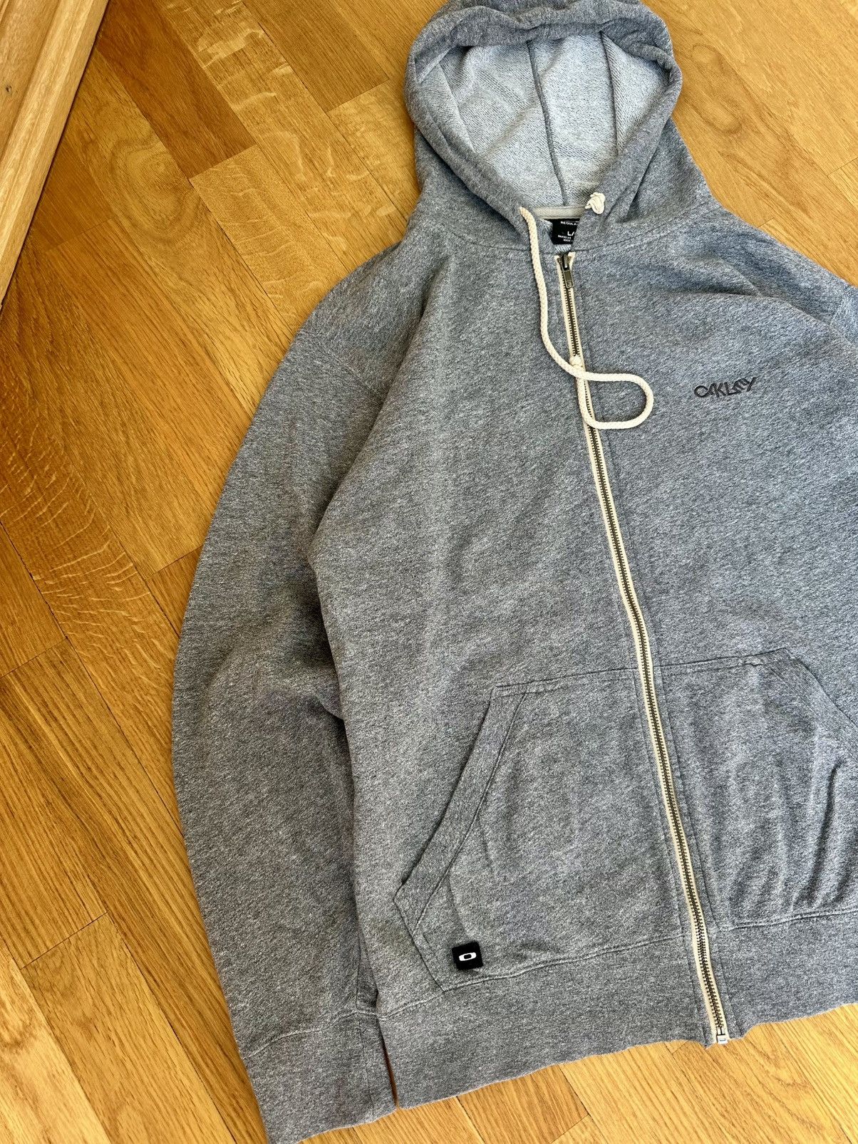 Oakley Vintage Oakley Hoodie Gray Logo Streetwear Fit Size US L / EU 52-54 / 3 - 4 Thumbnail