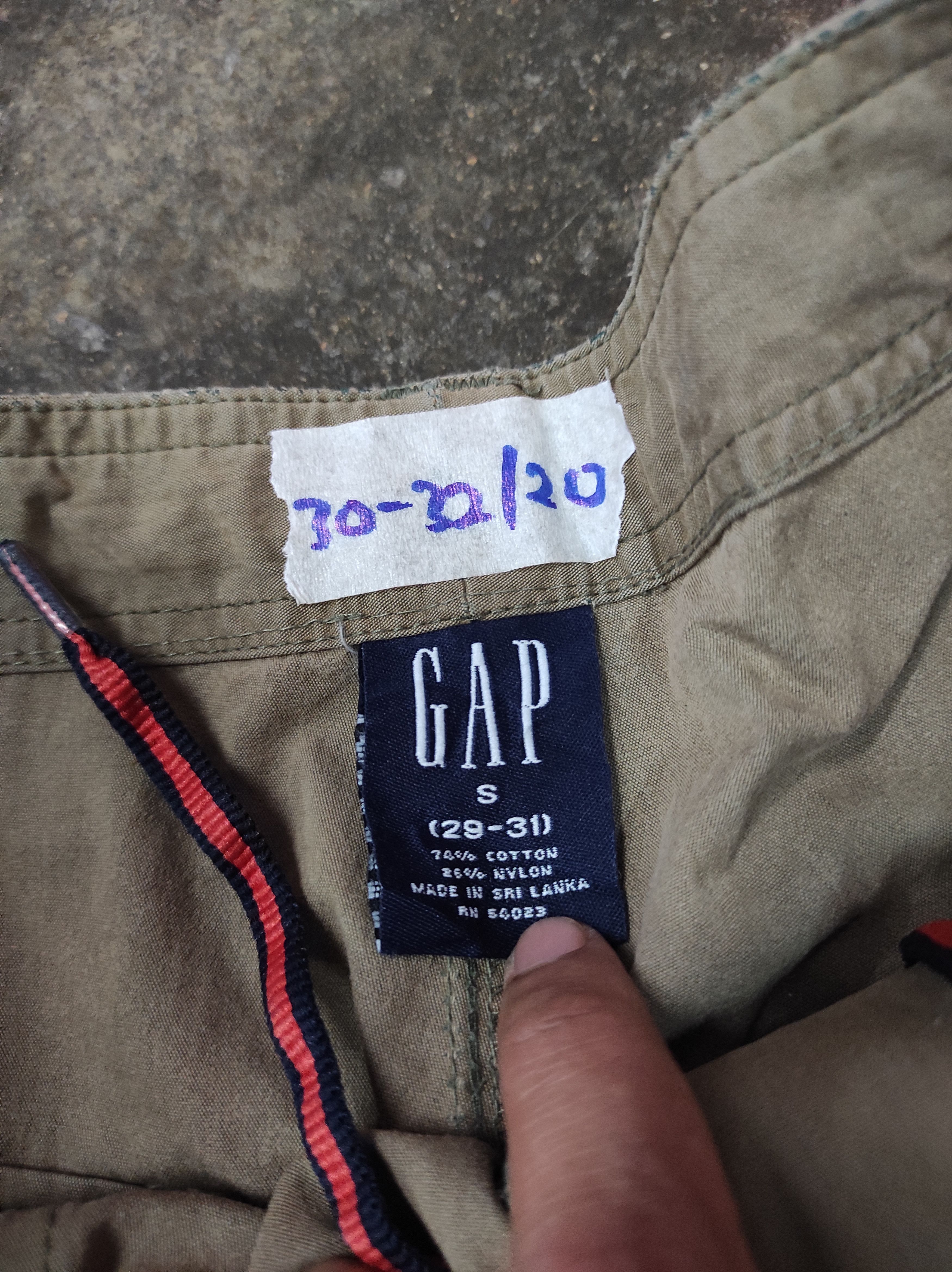 Gap DISTRESSED GAP CARGO SHORT PANTS Size US 31 - 8 Thumbnail