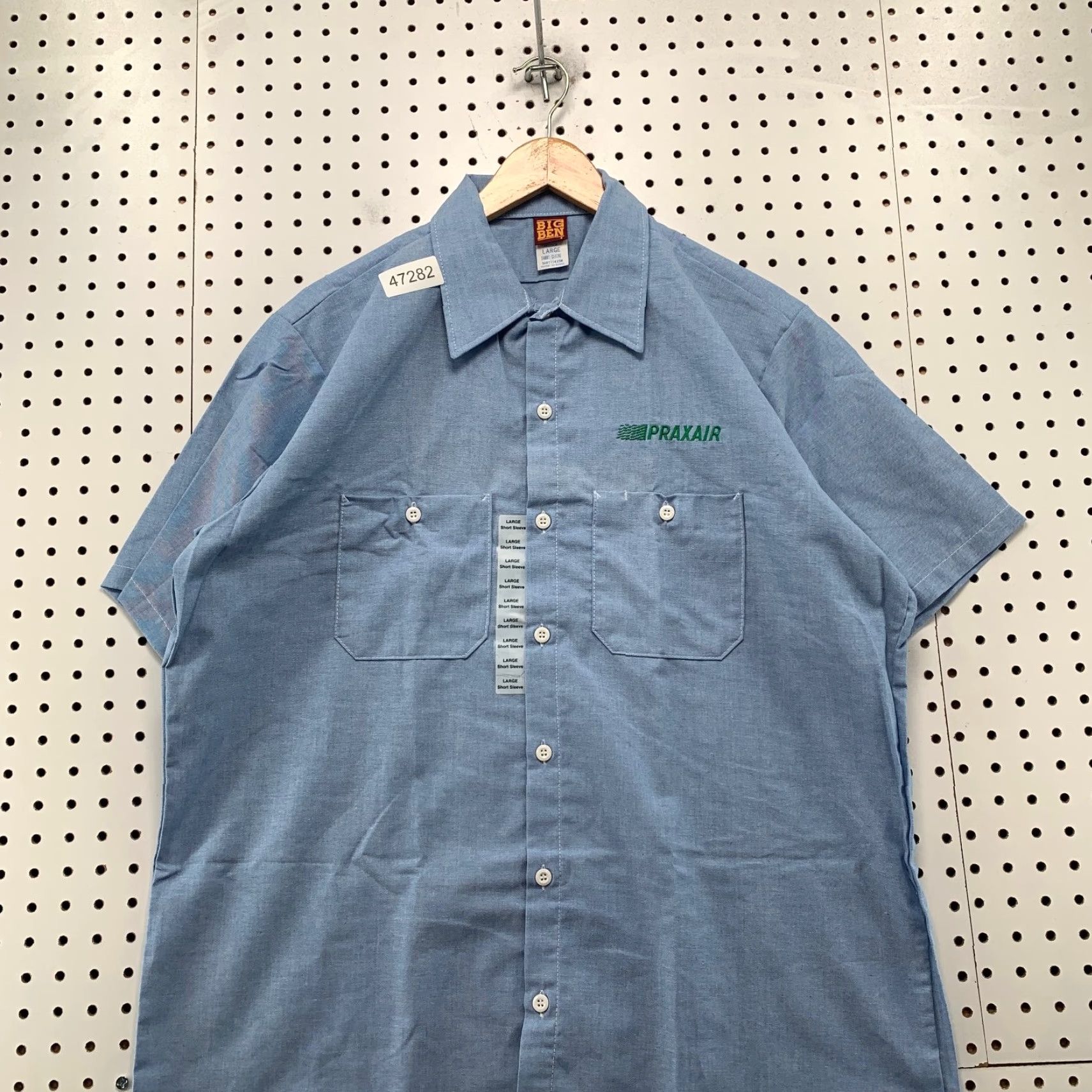 Vintage VINTAGE Big Ben Button Shirt Mens L Blue Chambray Short Sleeve USA Shirt Mens L Blue Chambray Short Sleeve USA Size US L / EU 52-54 / 3 - 4 Thumbnail