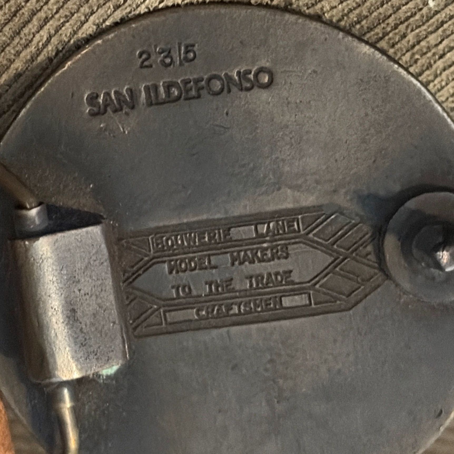 Vintage VINTAGE Leather Belt Engrained Mountains Brown Cowboy & Western Bouwerie Lane Buckle San Ildefonso Pueblo Buckle Unbranded Adults/Boys? Size ONE SIZE - 3 Thumbnail