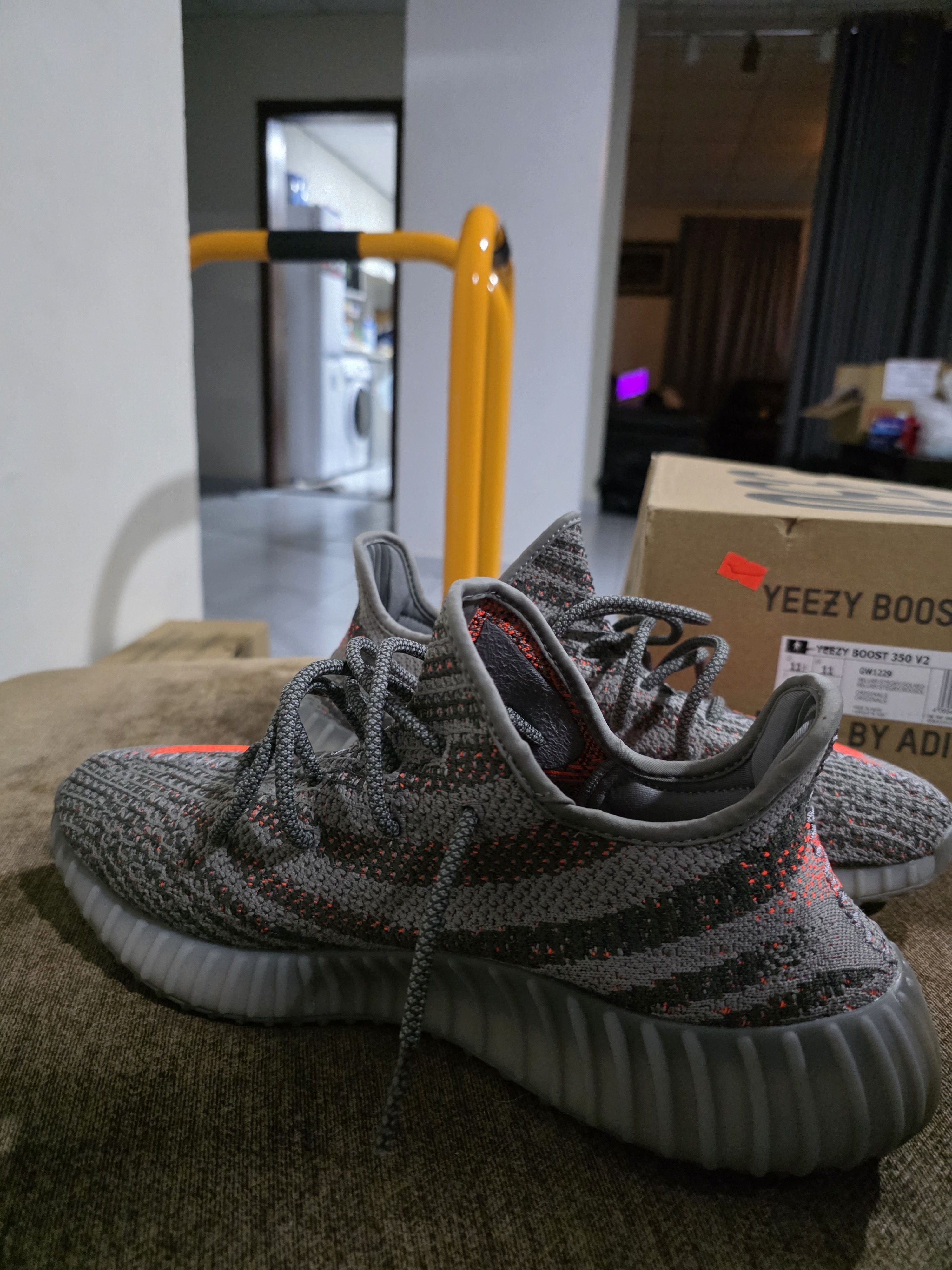 Yeezy Yeezy Boost 350v2 Beluga Reflective Size US 11.5 / EU 44-45 - 2 Thumbnail