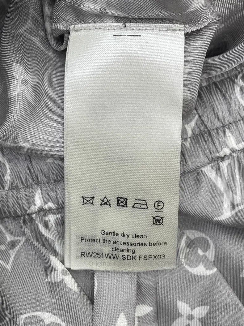 Louis Vuitton Louis Vuitton 25 Grey printed silk slacks pants Size 39" - 7 Thumbnail
