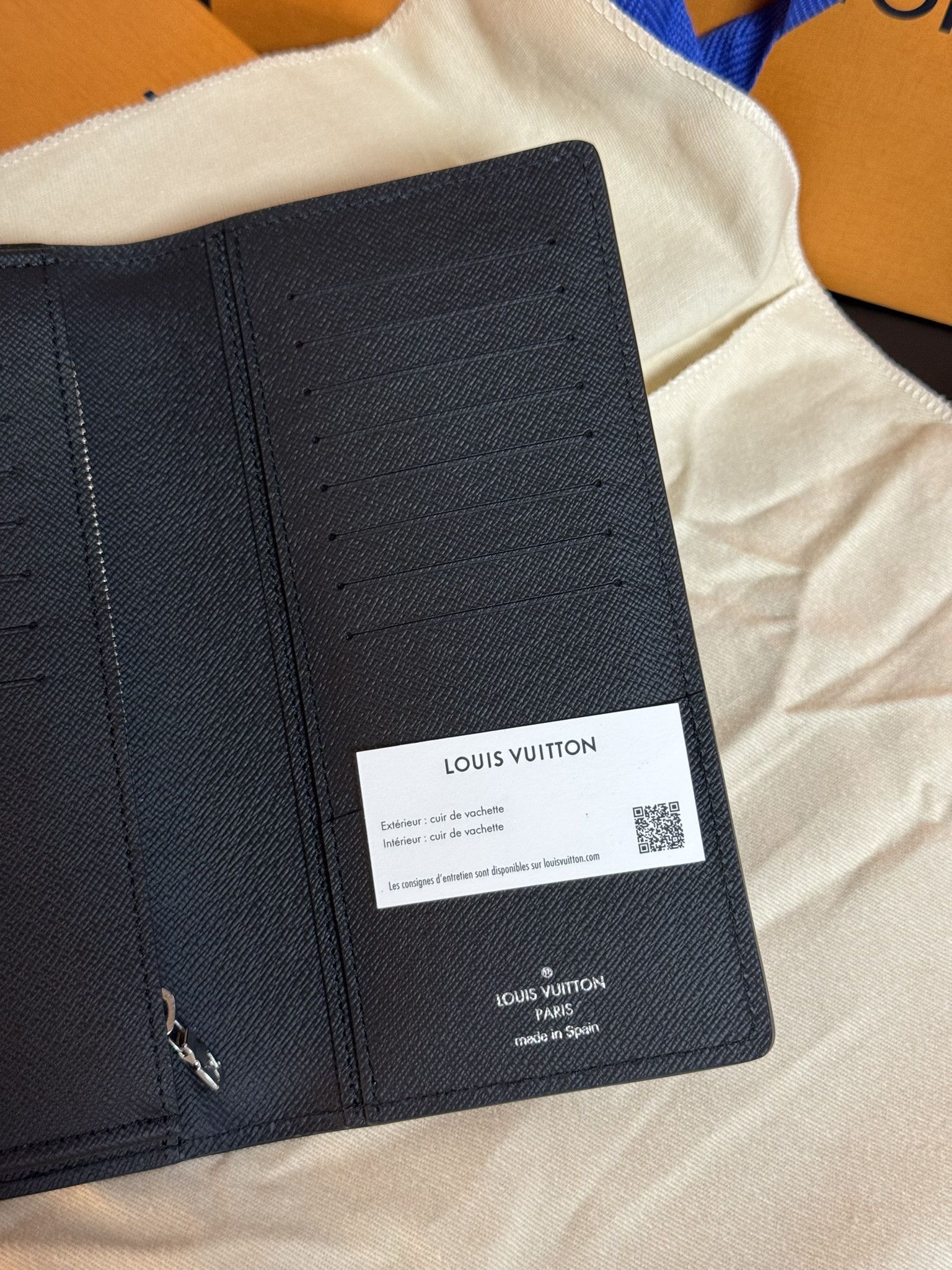 Louis Vuitton Louis Vuitton Brazza Wallet – Epi Leather Black M60622 Size ONE SIZE - 9 Thumbnail