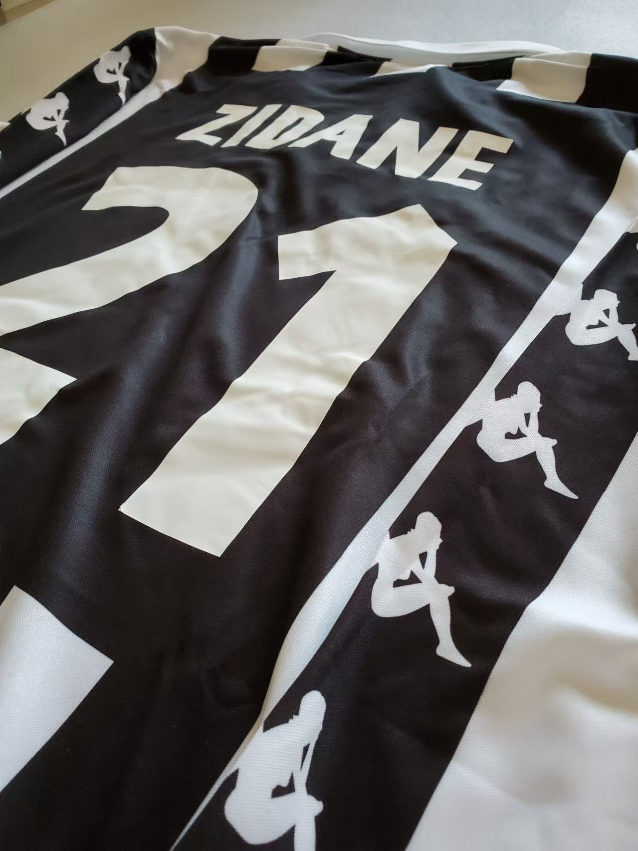 Other 1999 2000 Juventus #21 Zidane Jersey Size US XL / EU 56 / 4 - 4 Thumbnail