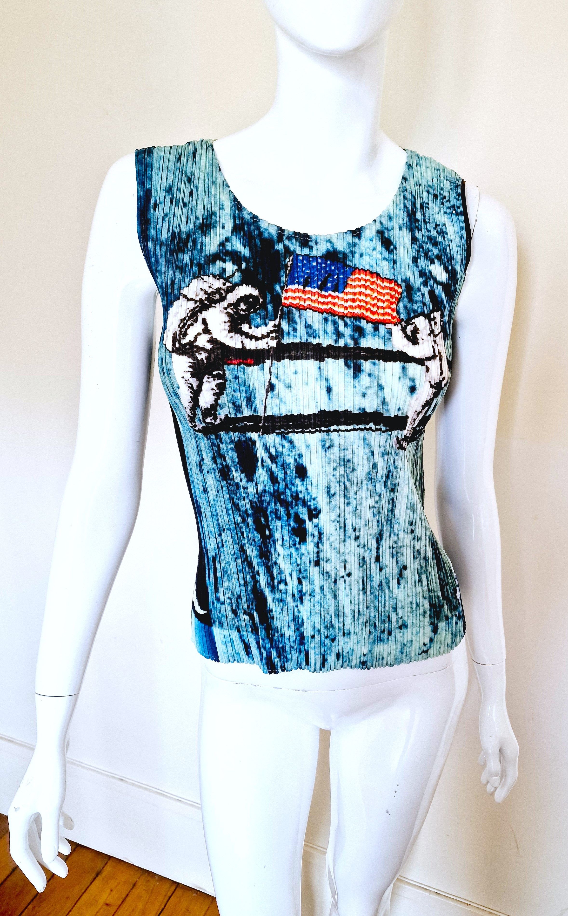 Pleats Please Issey Miyake Iconic Issey Miyake Astronaut Moon Pleats Please Top Tee Size M / US 6-8 / IT 42-44 - 1 Thumbnail
