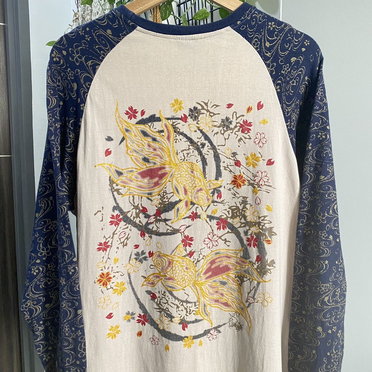 Japanese Brand Vintage Y2K DBLD Traditional Design Gold Fish L/S Tshirt Size US L / EU 52-54 / 3 - 3 Thumbnail