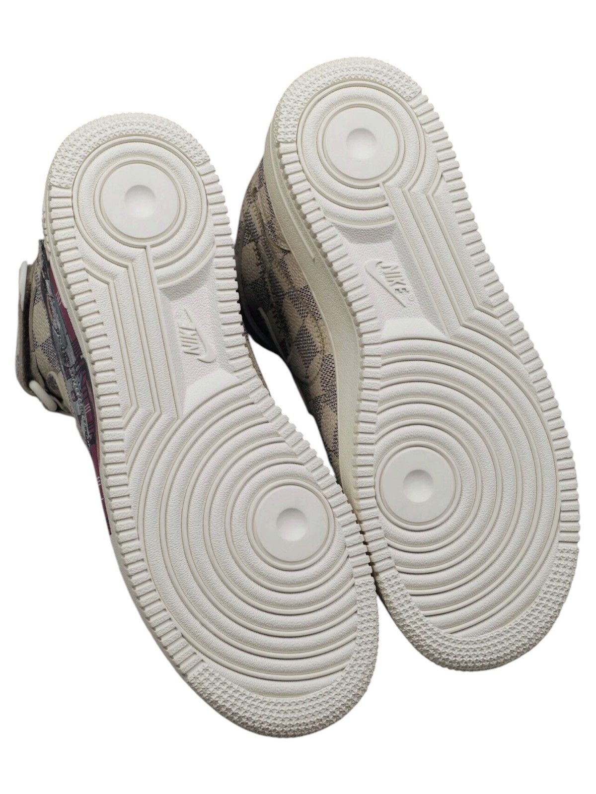 Louis Vuitton Louis Vuitton X Nike X Off White 9.5 Air Force 1 Graffiti Size US 9.5 / EU 42-43 - 11 Thumbnail