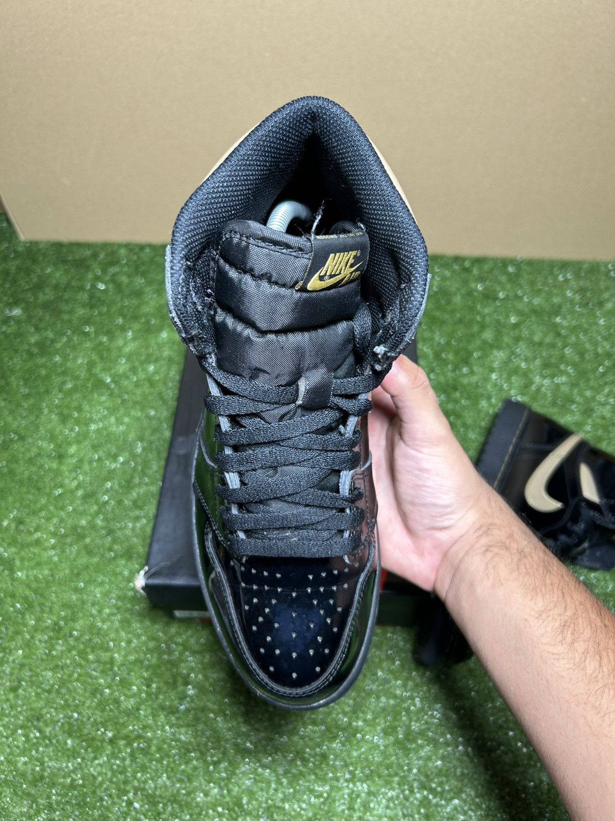 Jordan Brand Jordan 1 Metallic Gold 2020 Size US 9 / EU 42 - 7 Thumbnail