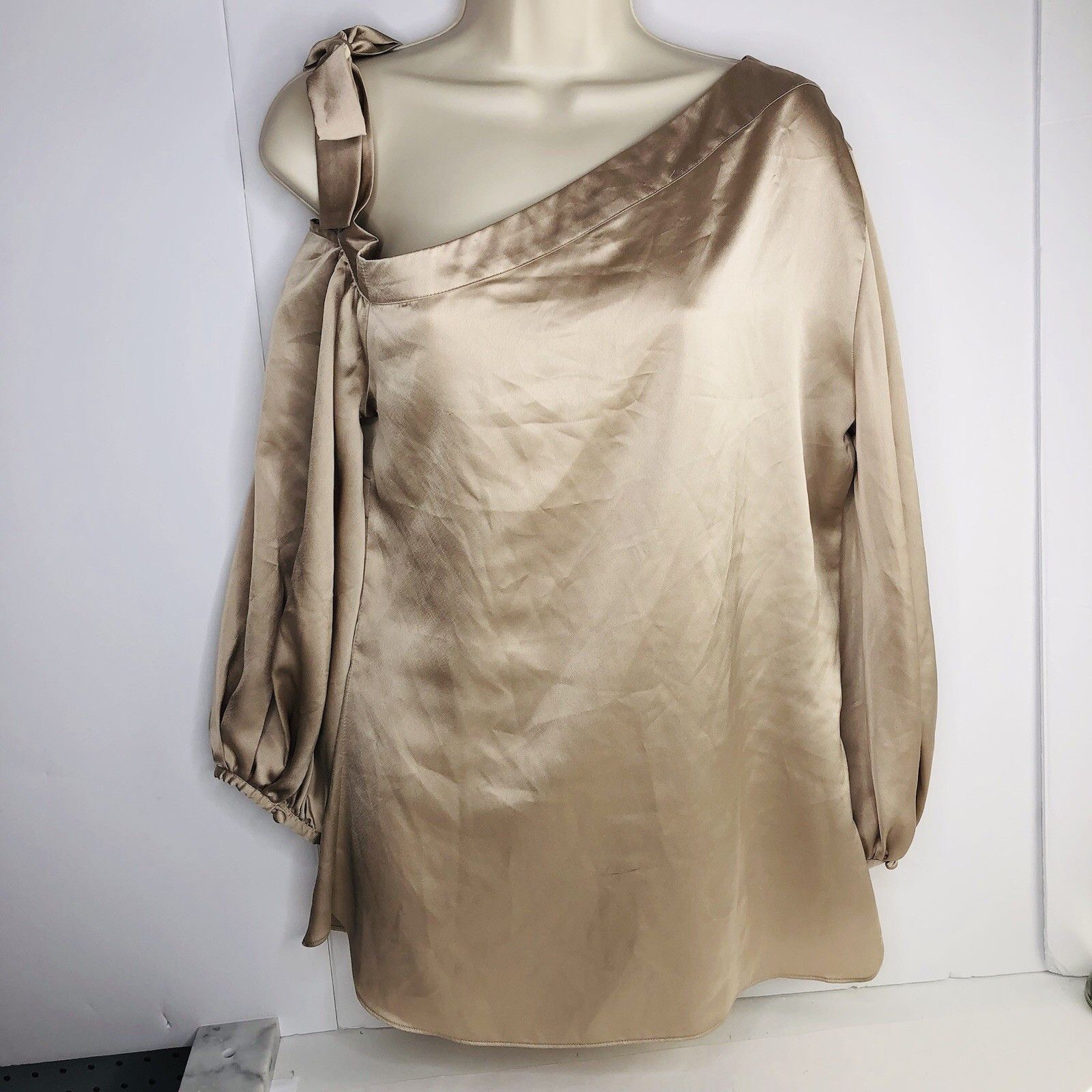 Banana Republic Banana Republic One Side Off The Shoulder Top Blouse S Size S / US 4 / IT 40 - 3 Thumbnail