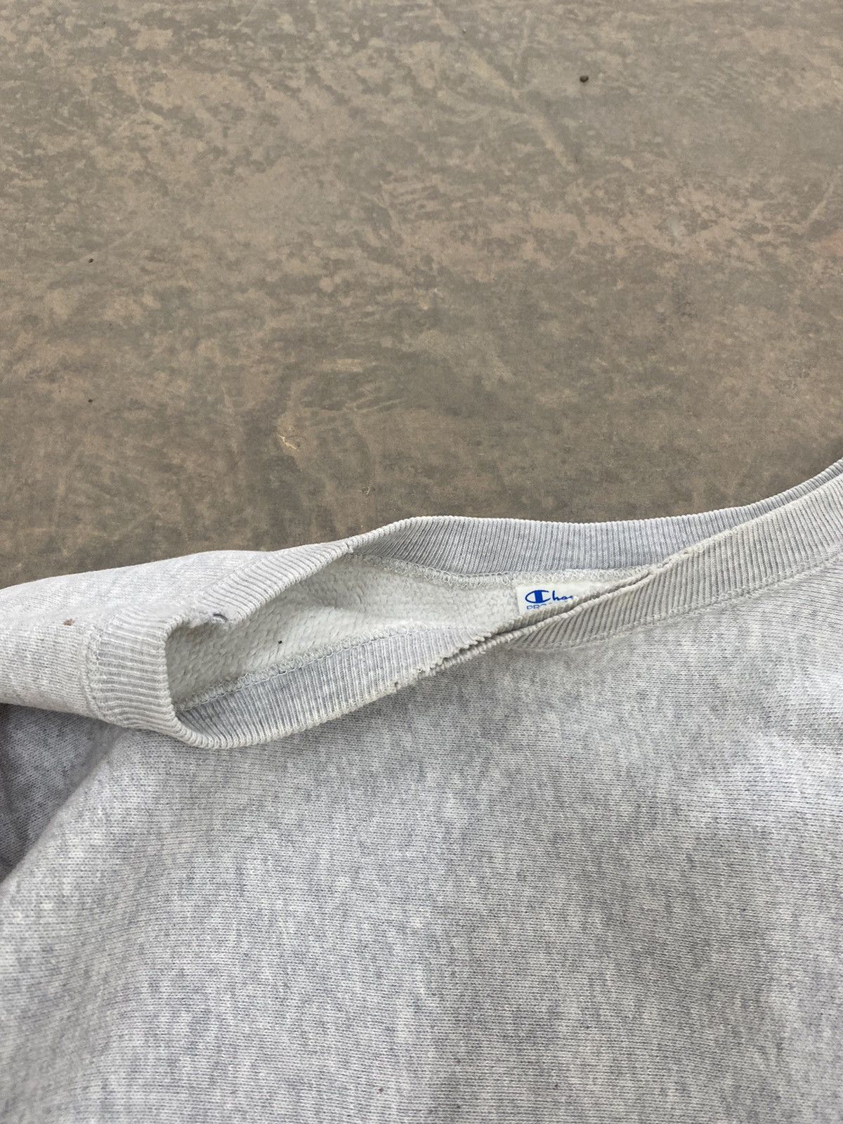 Champion × Vintage VINTAGE REVERSE WEAVE CHAMPION DISTRESSED SWEATSHIRT 80s 90s Size US L / EU 52-54 / 3 - 8 Thumbnail