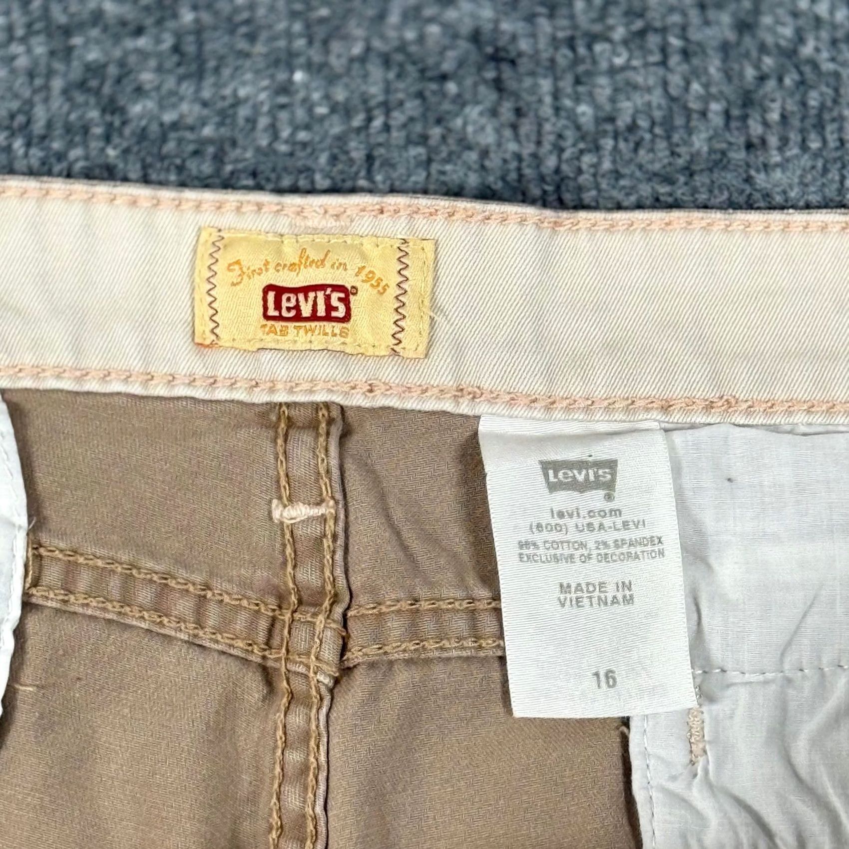 Levi's Y2K 00s Levis Beige Khaki Chino Capris Cropped Pants Size 16 Neutral Workwear Size 38" / US 16 / IT 52 - 7 Thumbnail