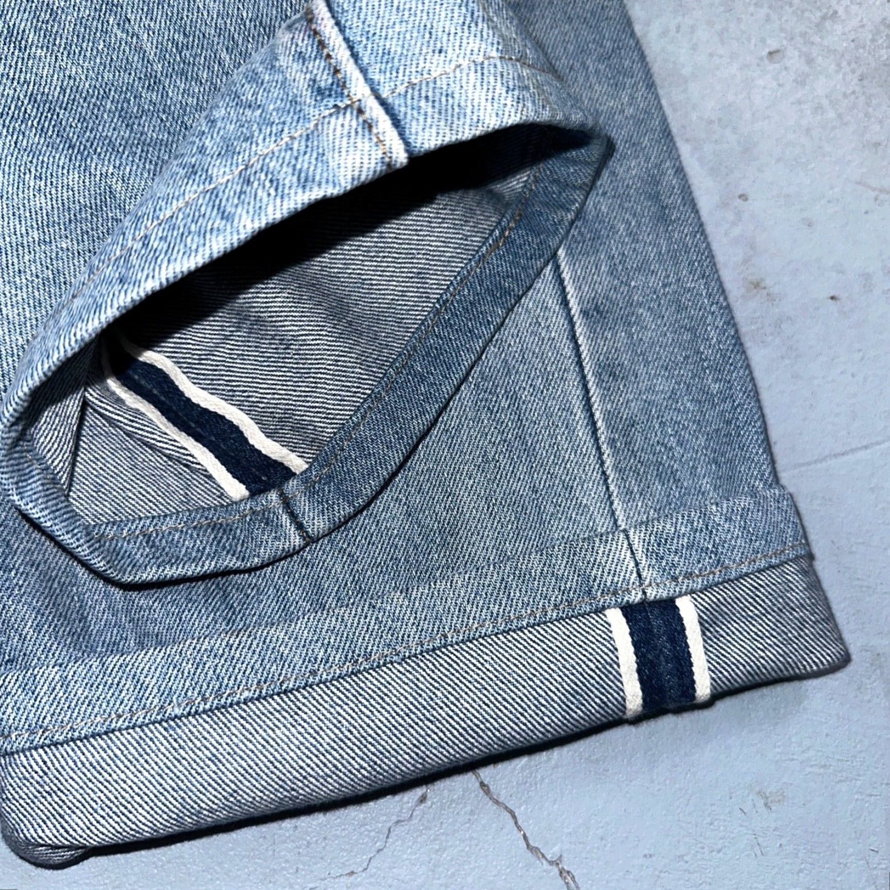 Levi's VINTAGE Levi's 501 Jeans Men's 30x36 Straight Fit 80s Redline Selvedge Light Wash Denim Size US 30 / EU 46 - 2 Thumbnail