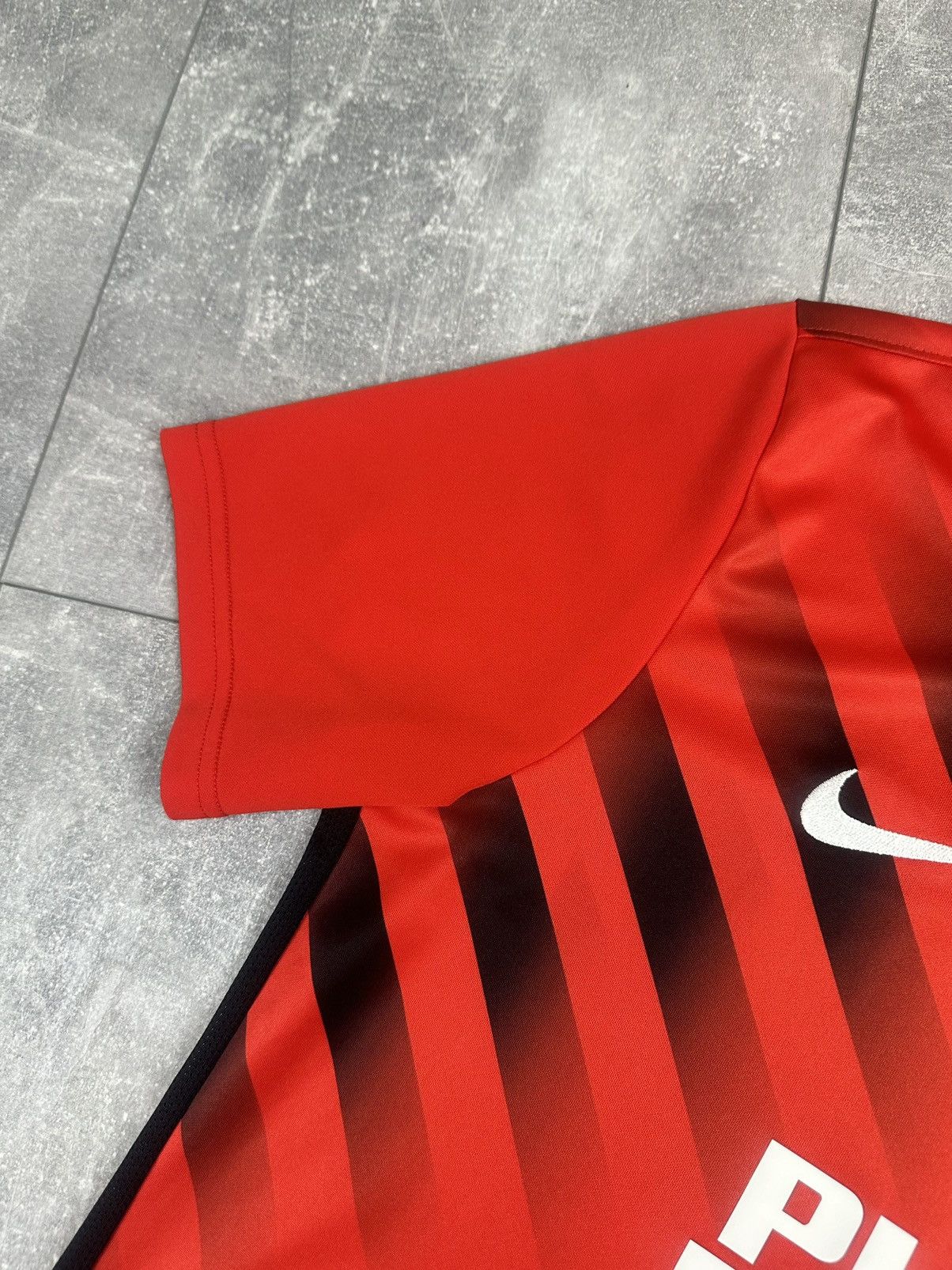 Nike Nike Atletico Madrid Pre Match 2019/20 Soccer Jersey Size US L / EU 52-54 / 3 - 9 Thumbnail