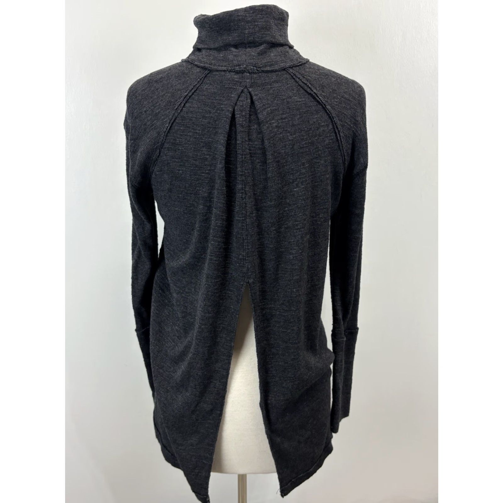 Free People VINTAGE? (No) We The Free People Split Back Turtleneck Sweater Small Womens Charcoal Boho Size S / US 4 / IT 40 - 2 Thumbnail