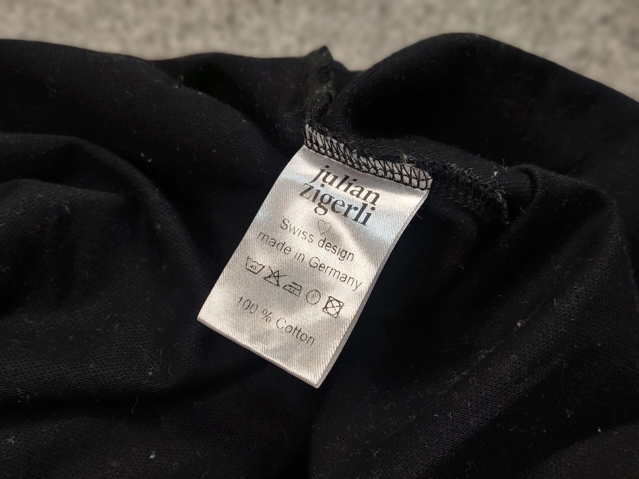 Julian Zigerli Julian Zigerli Design Germany Black Light minimalism Hooded Size US L / EU 52-54 / 3 - 18 Thumbnail