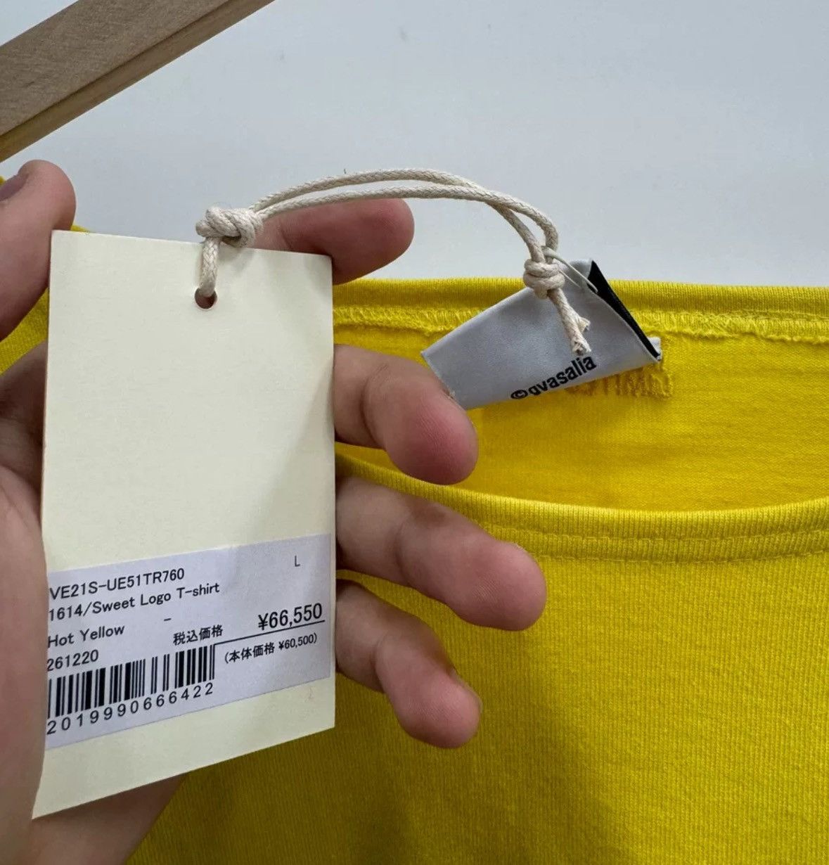 Vetements Vetements Yellow Foam Logo Short Sleeve2412-Nextarrow Size US L / EU 52-54 / 3 - 9 Thumbnail