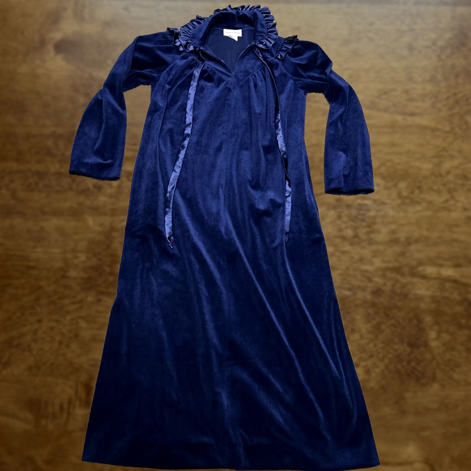 Vintage VINTAGE Michele of Miami Dress Velvet 80s Navy Blue Long Sleeve S Women 80s Men’s/ Women? Size S / US 4 / IT 40 - 1 Thumbnail