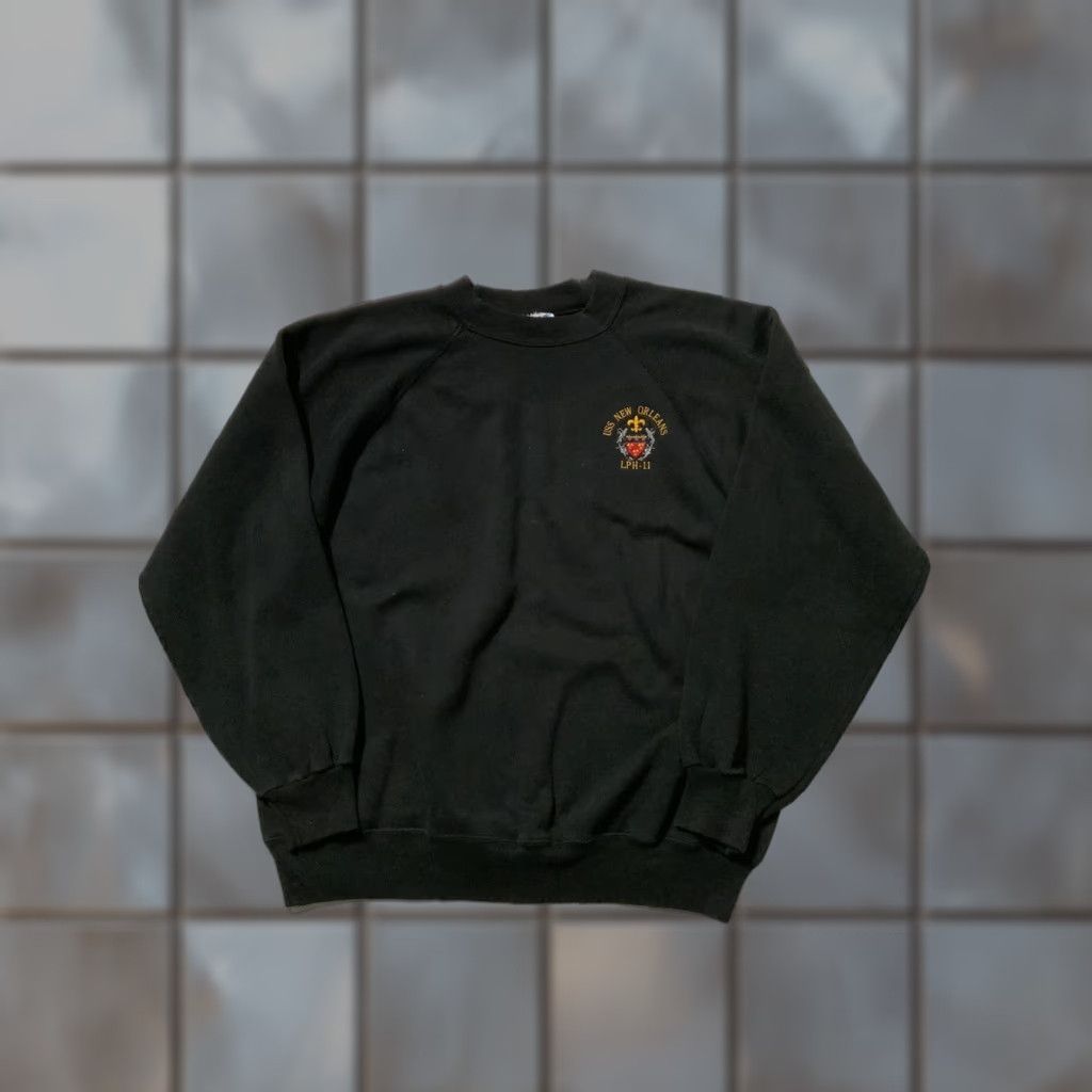 Hanes VINTAGE USS New Orleans LPH-11 USN Iwo Jiwa Fluer De Lis Crewneck Sweatshirt Mens L Black Pullover Sweatshirt Size US L / EU 52-54 / 3 - 1 Thumbnail